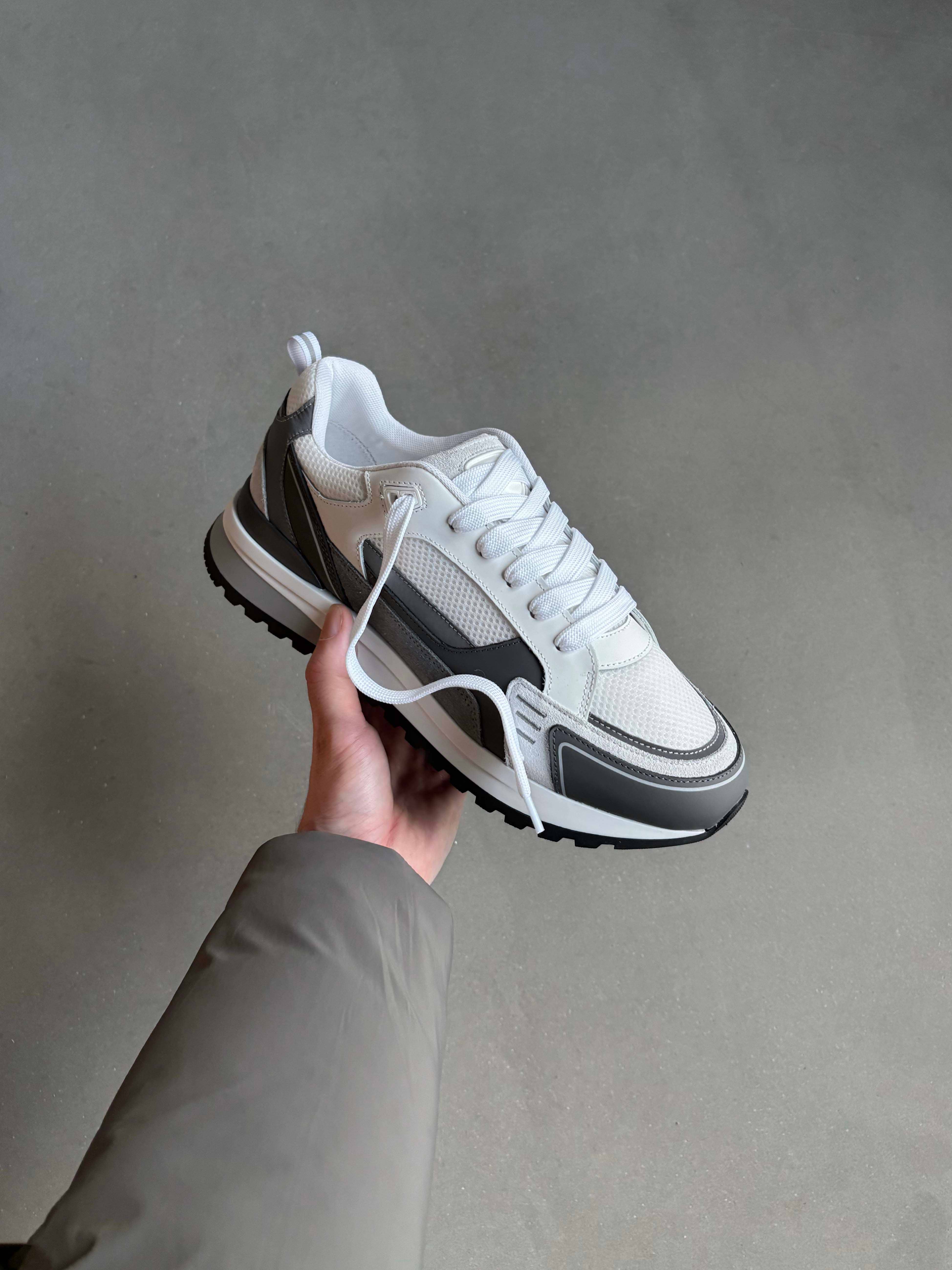 Technical Racer in White Grey