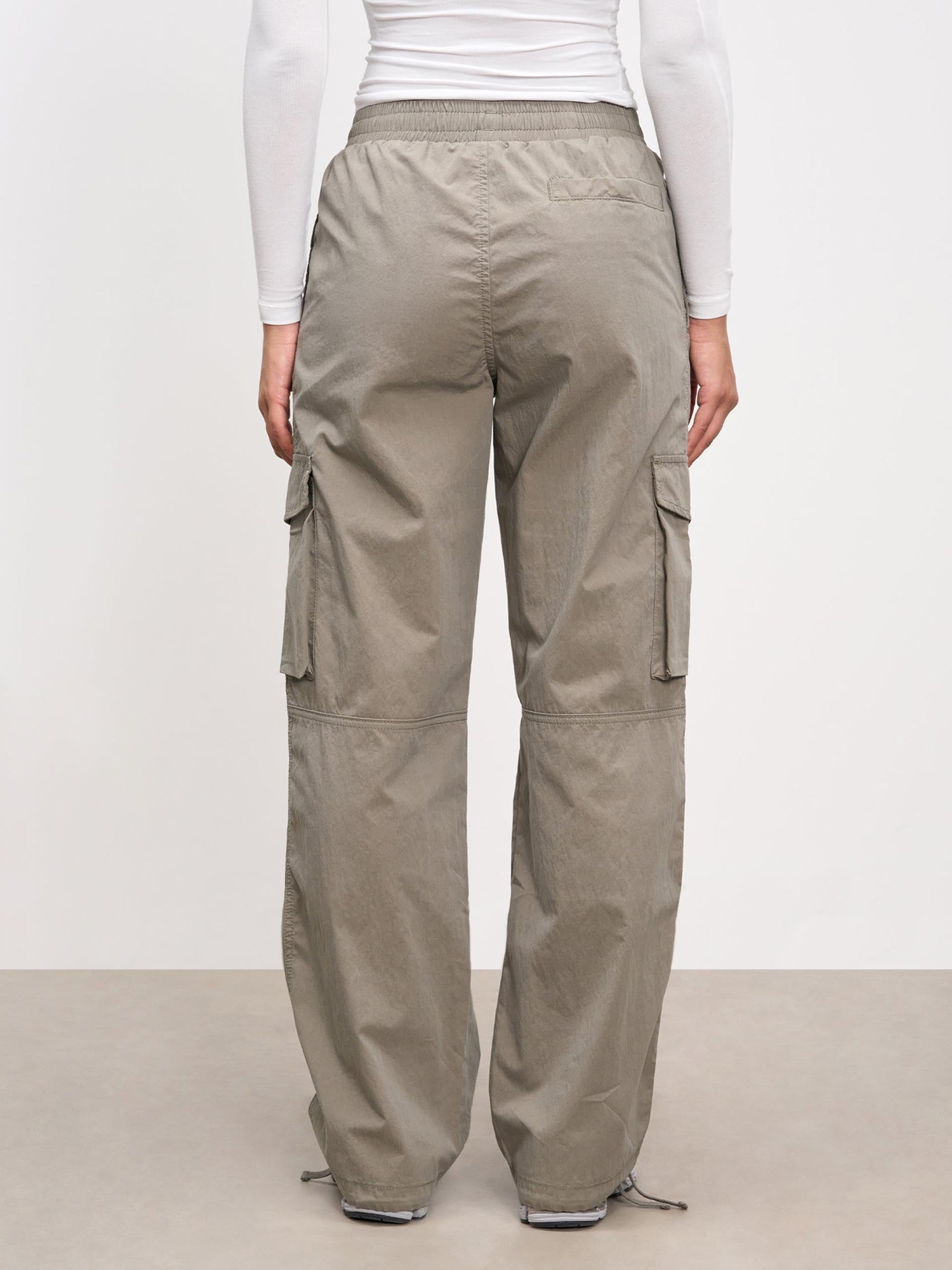 Womens Parachute Cargo Pant in Olive