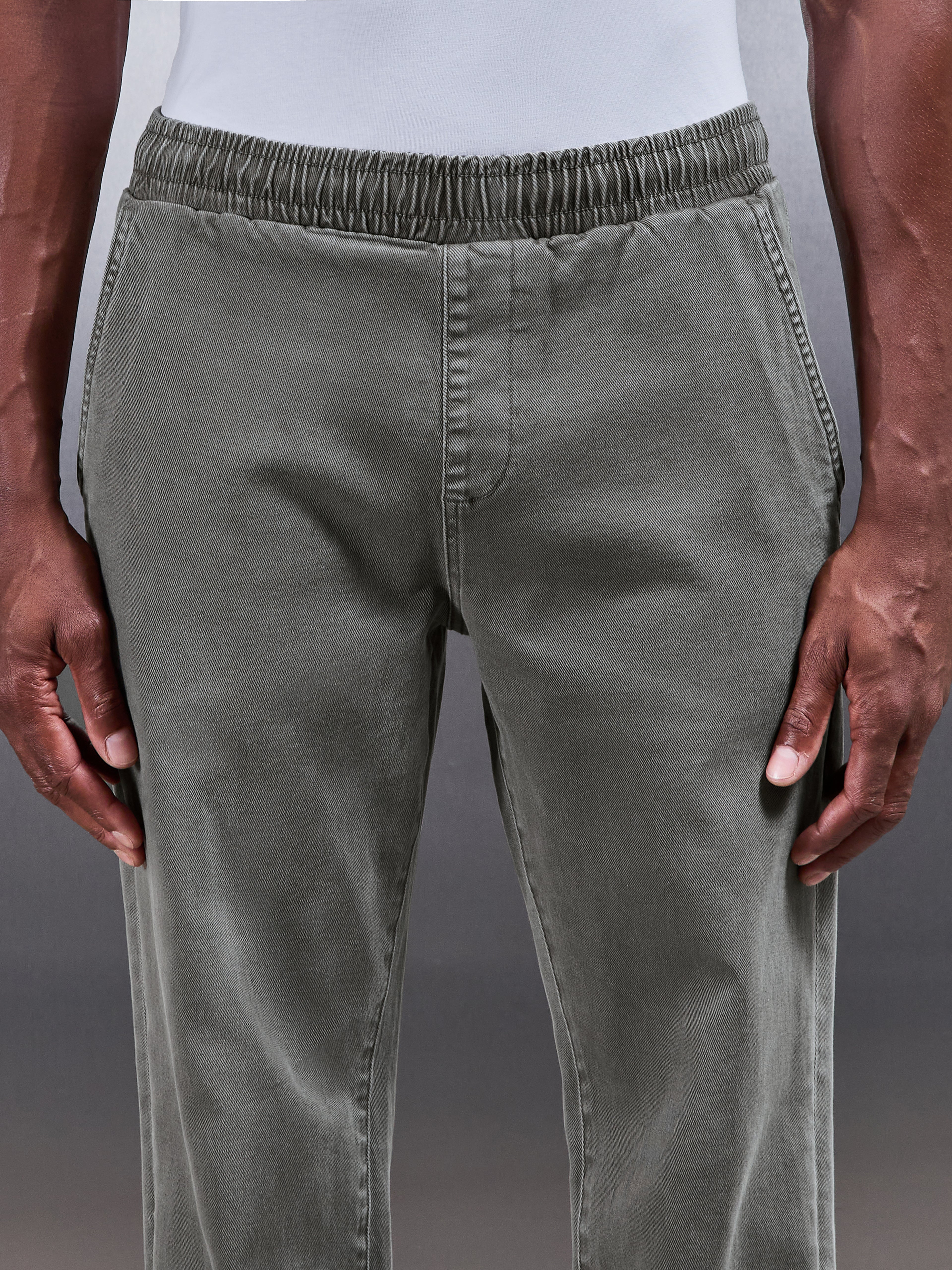 Relaxed Cotton Twill Trouser in Dark Olive
