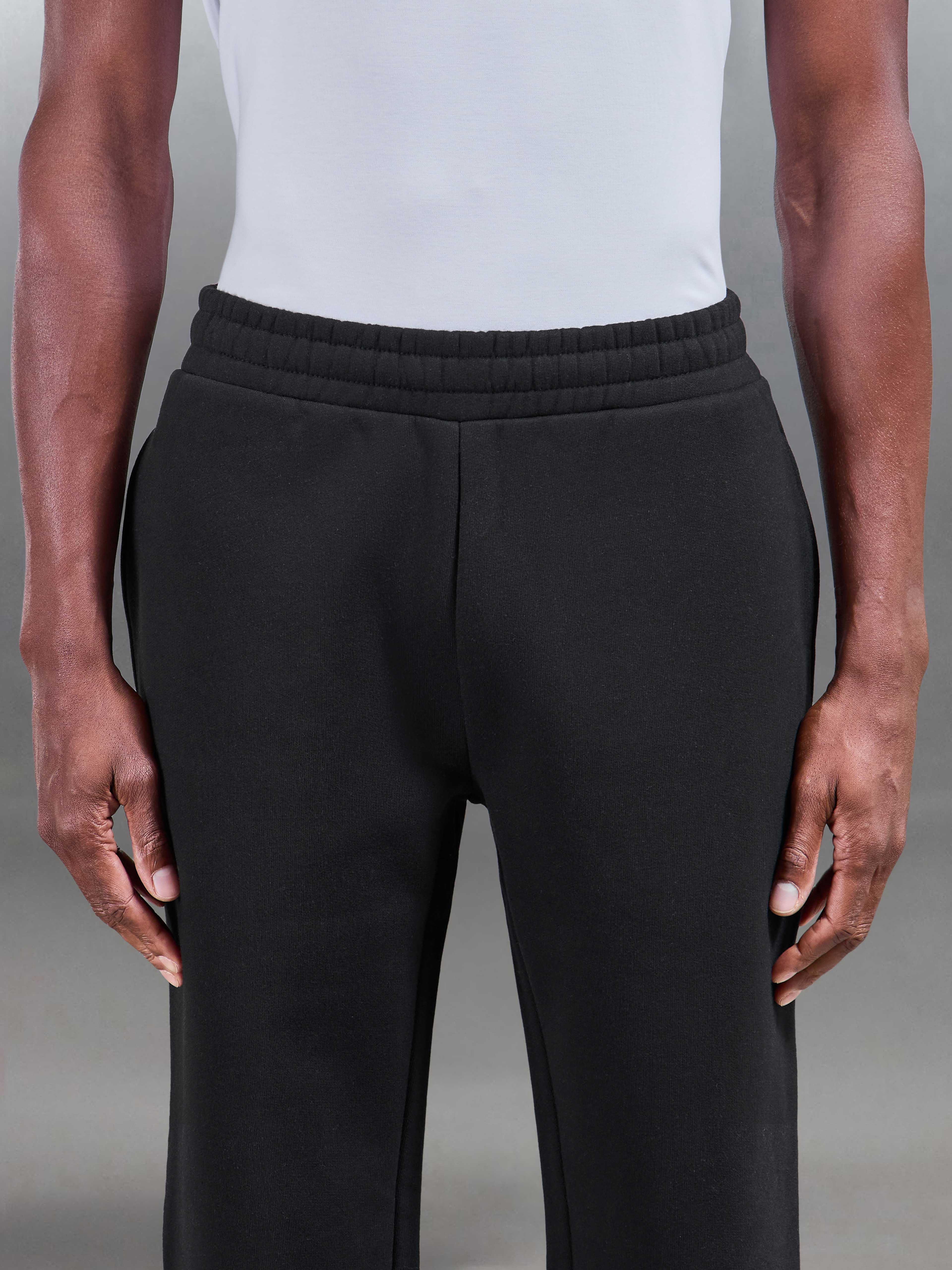 Relaxed Fit Jogger in Black