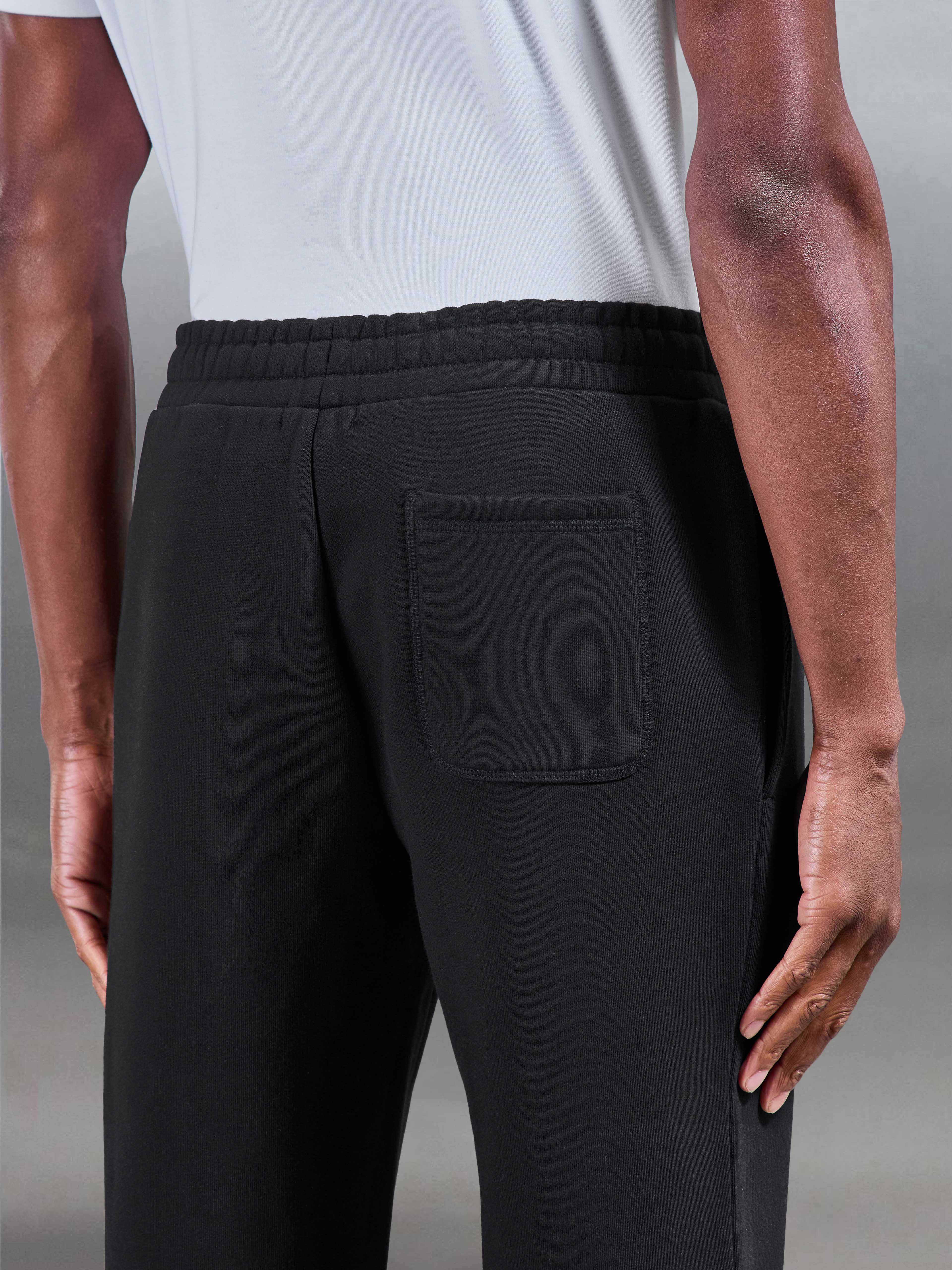 Relaxed Fit Jogger in Black