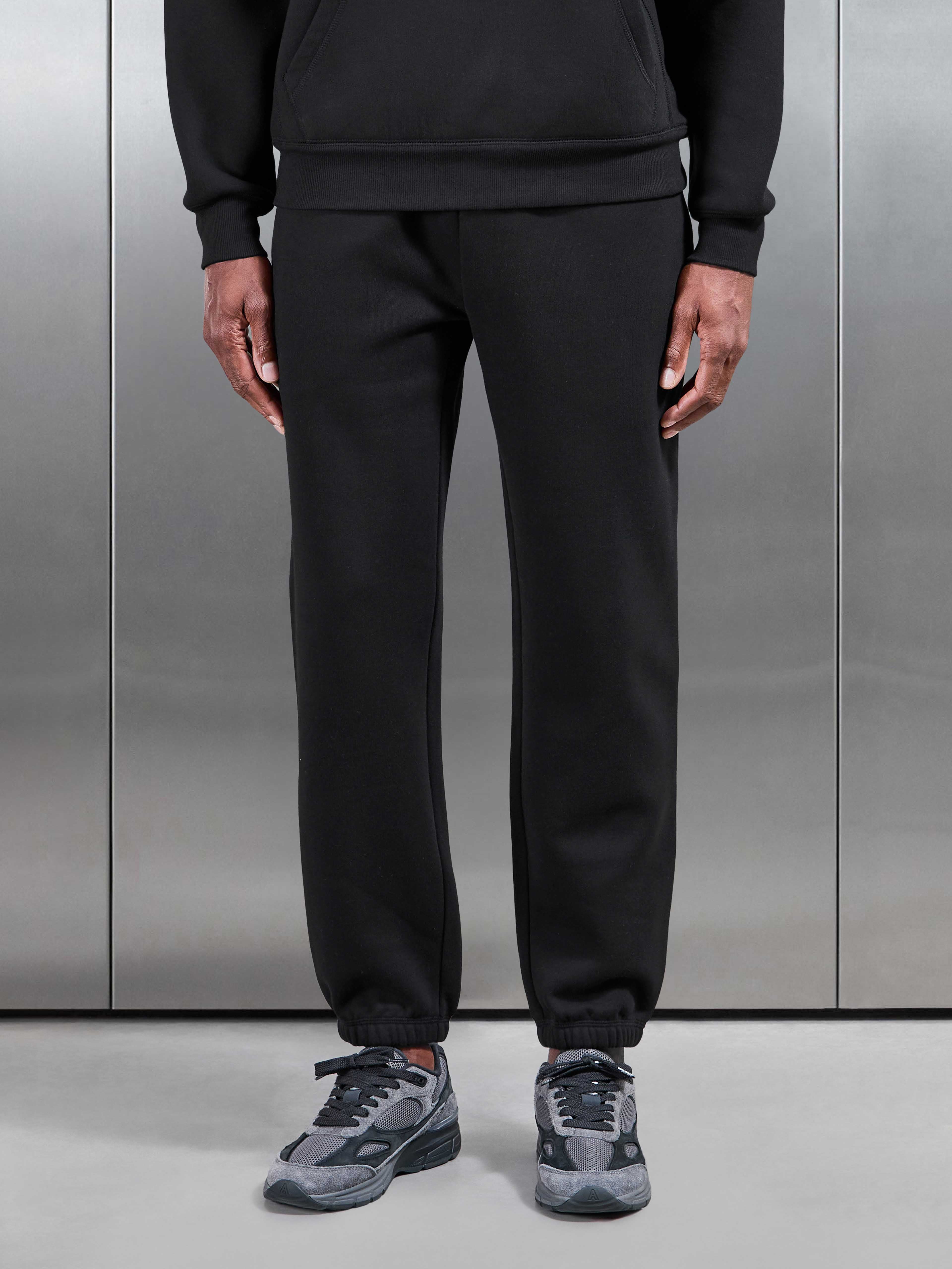Relaxed Fit Jogger in Black