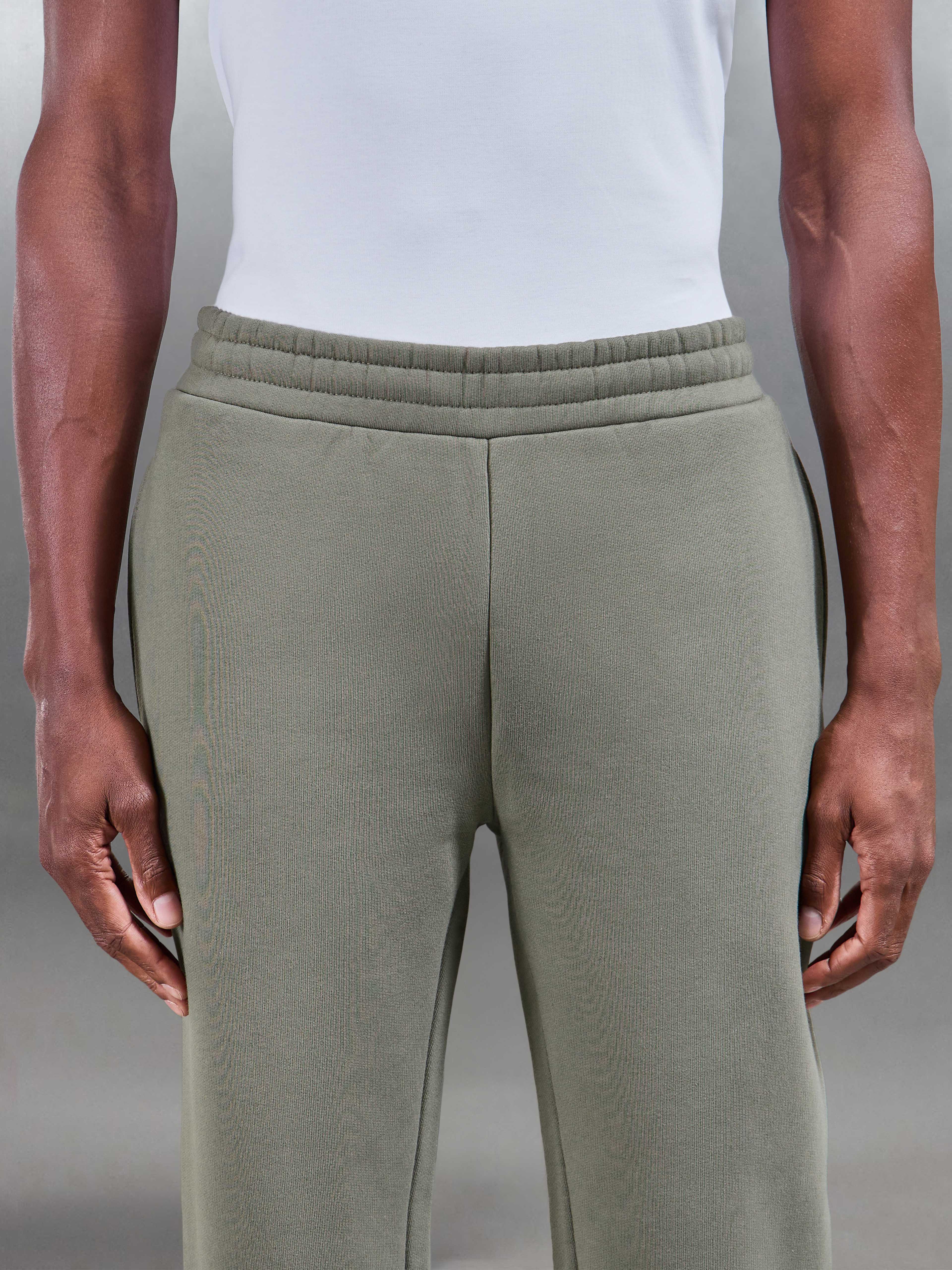 Relaxed Fit Jogger in Olive
