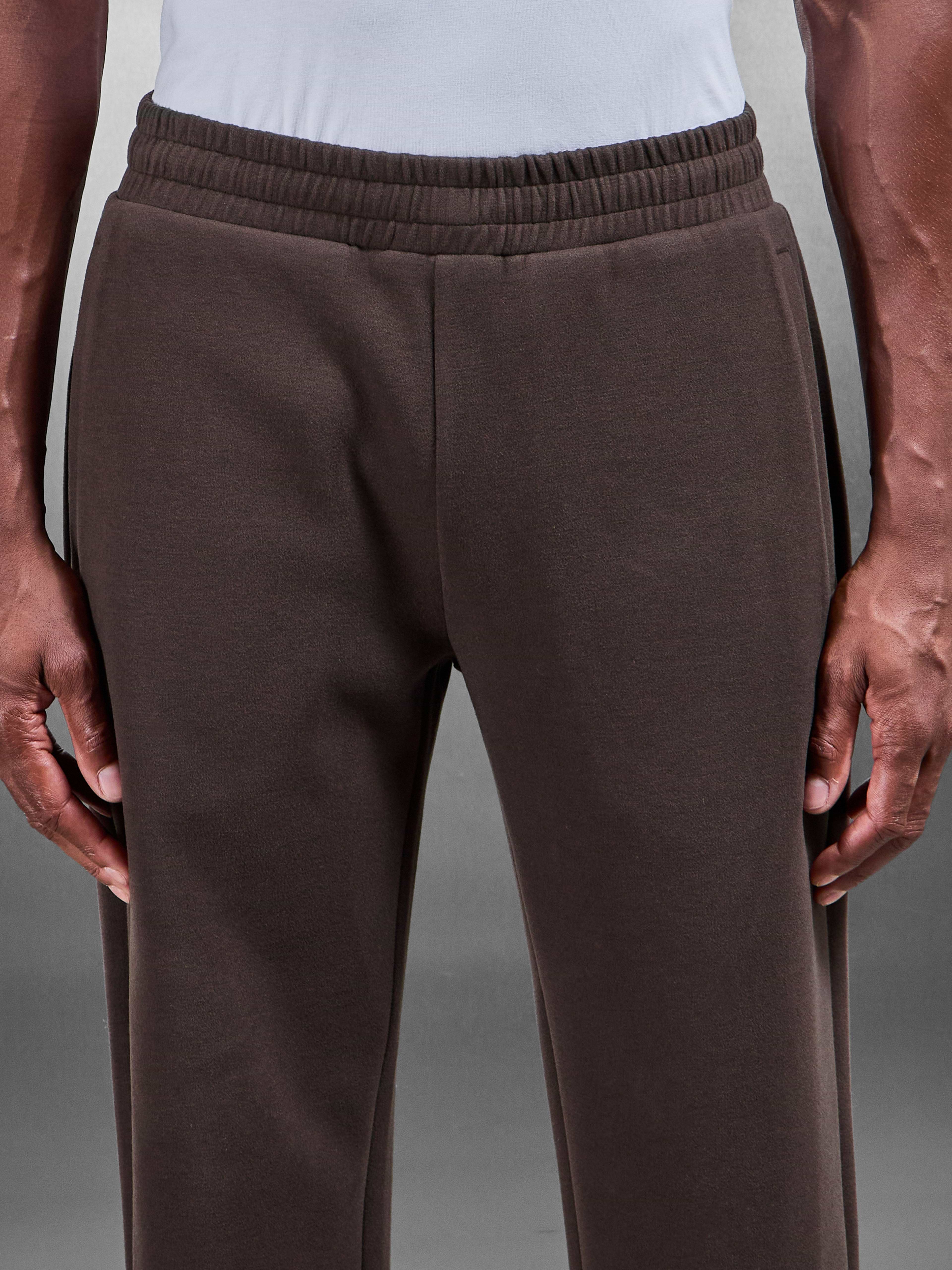 Relaxed Fit Knitted Jogger in Brown