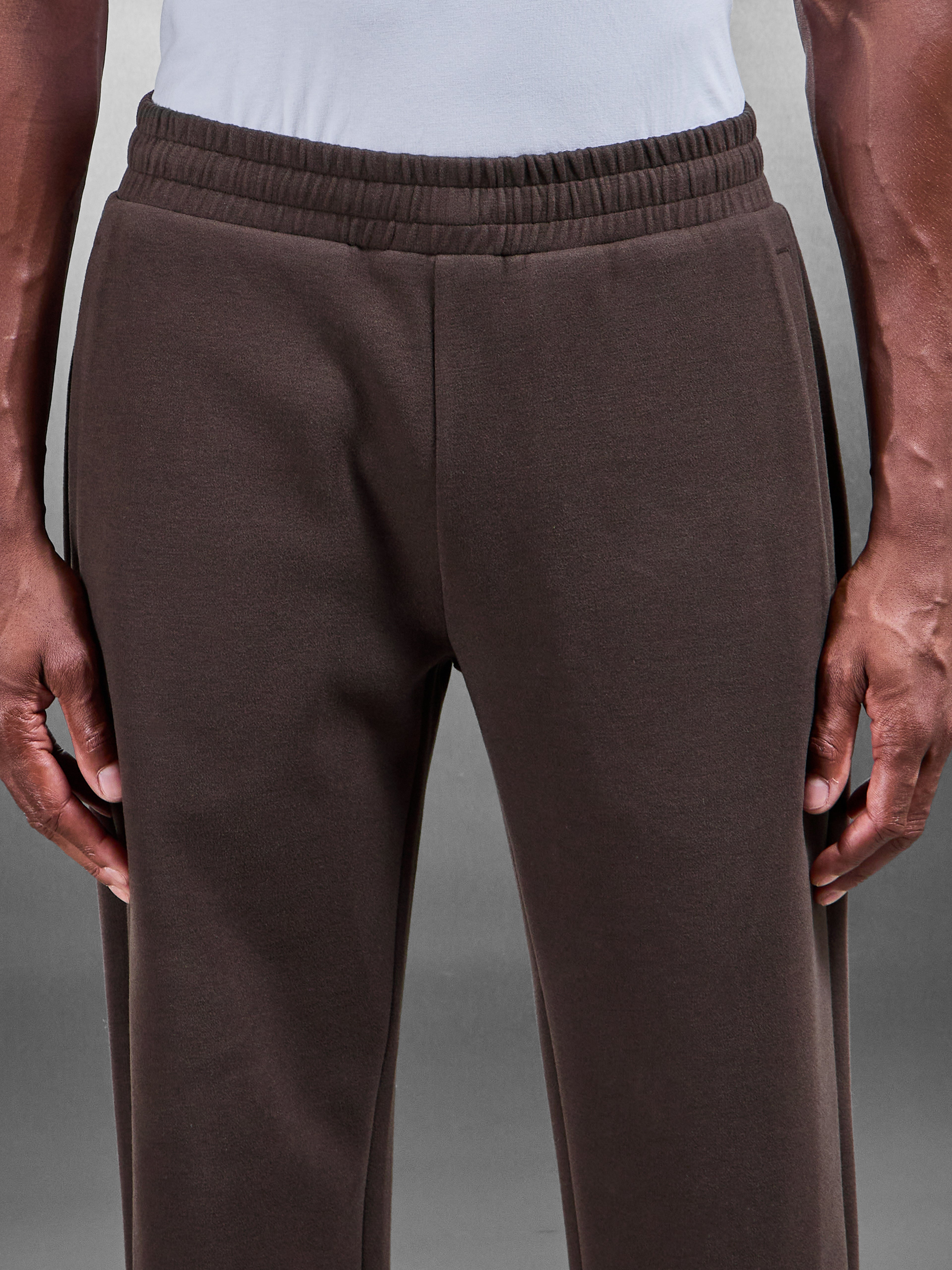 Relaxed Fit Knitted Jogger in Brown