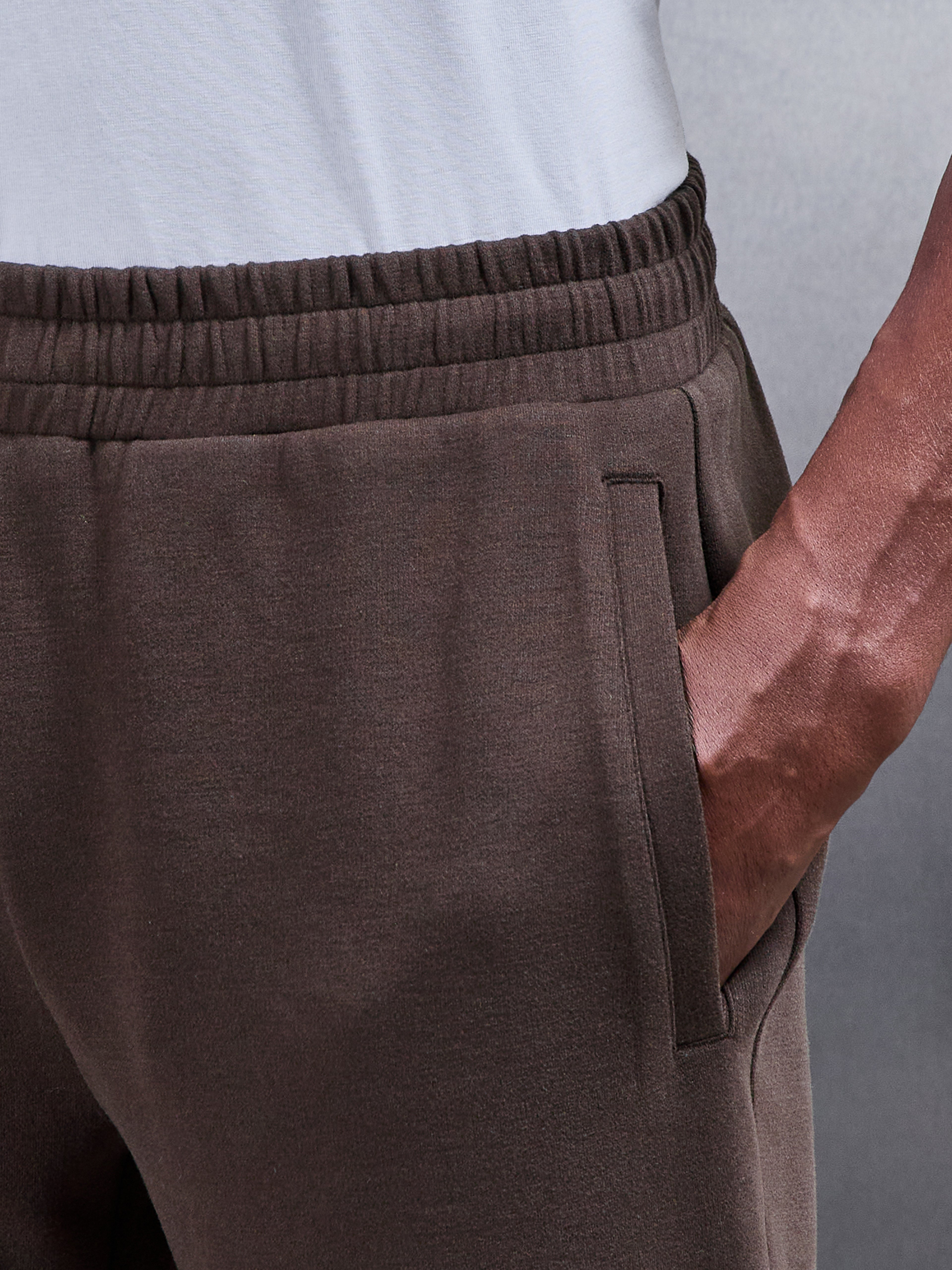 Relaxed Fit Knitted Jogger in Brown