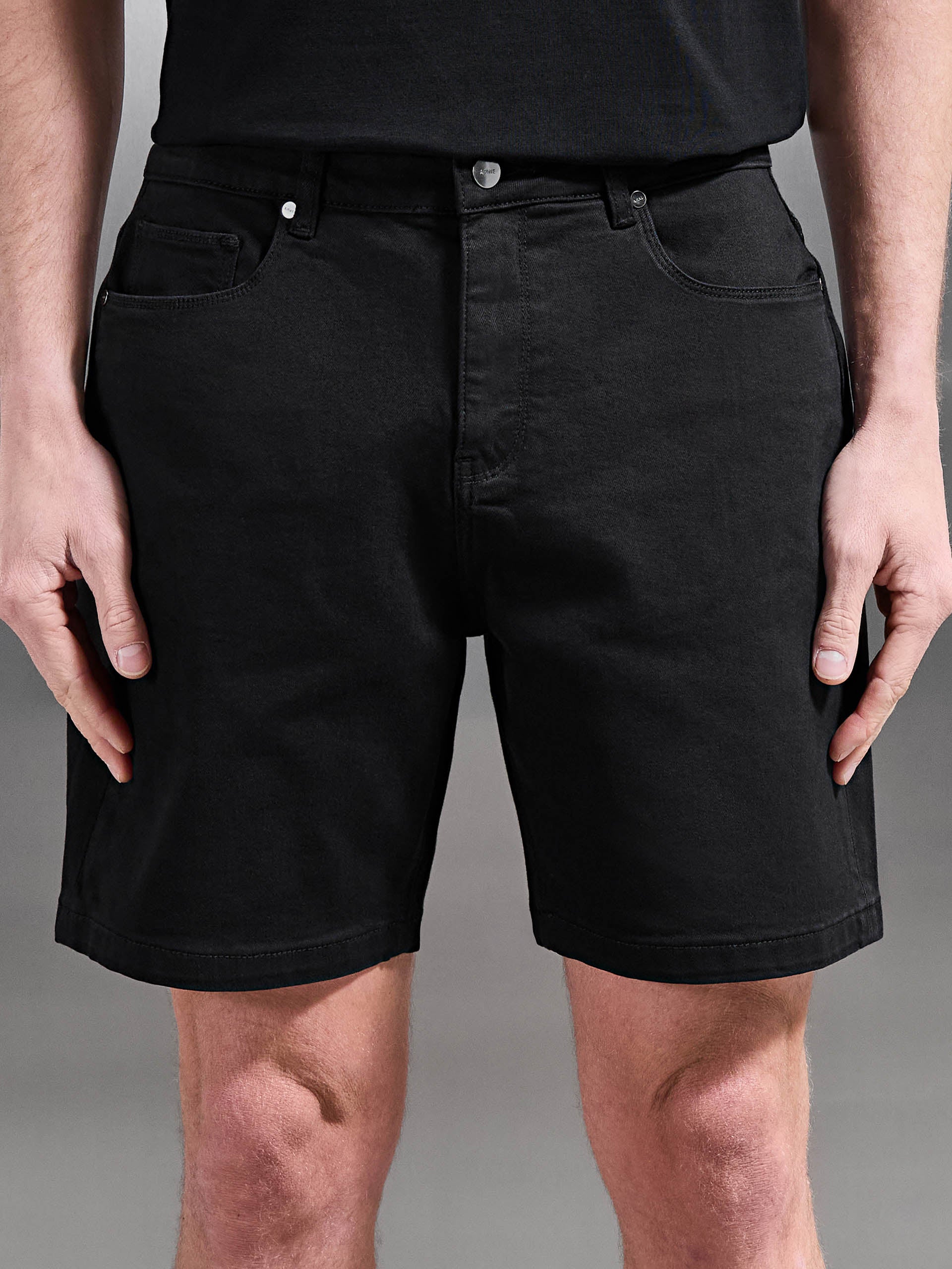 Relaxed Fit Denim Short in Black