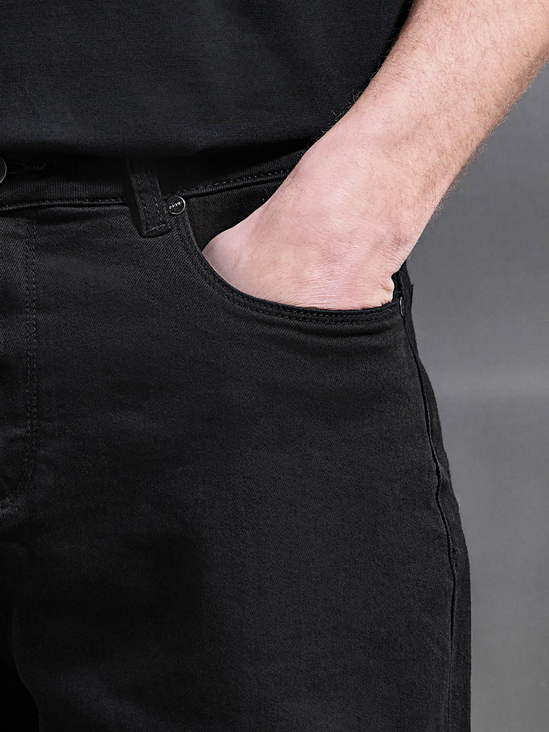 Relaxed Fit Denim Short in Black