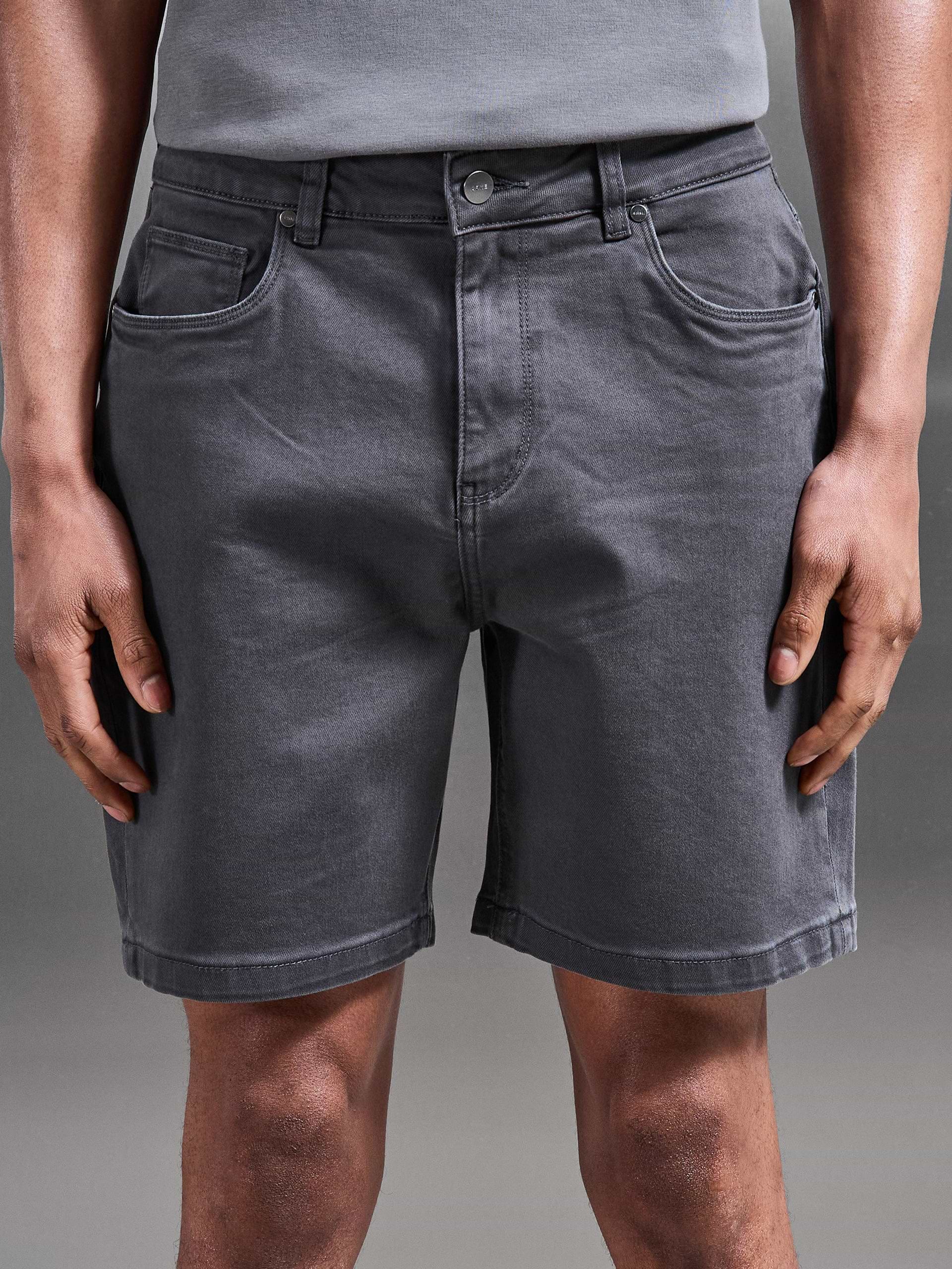 Relaxed Fit Denim Short in Grey