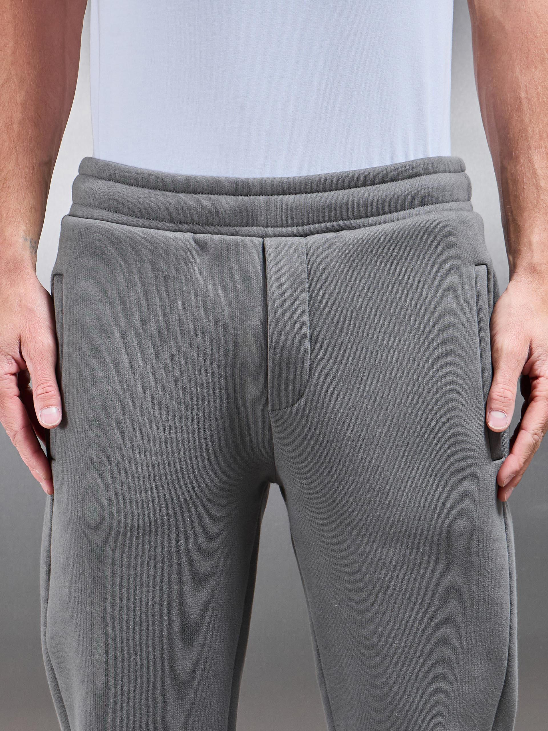 Relaxed Fit Jogger in Grey