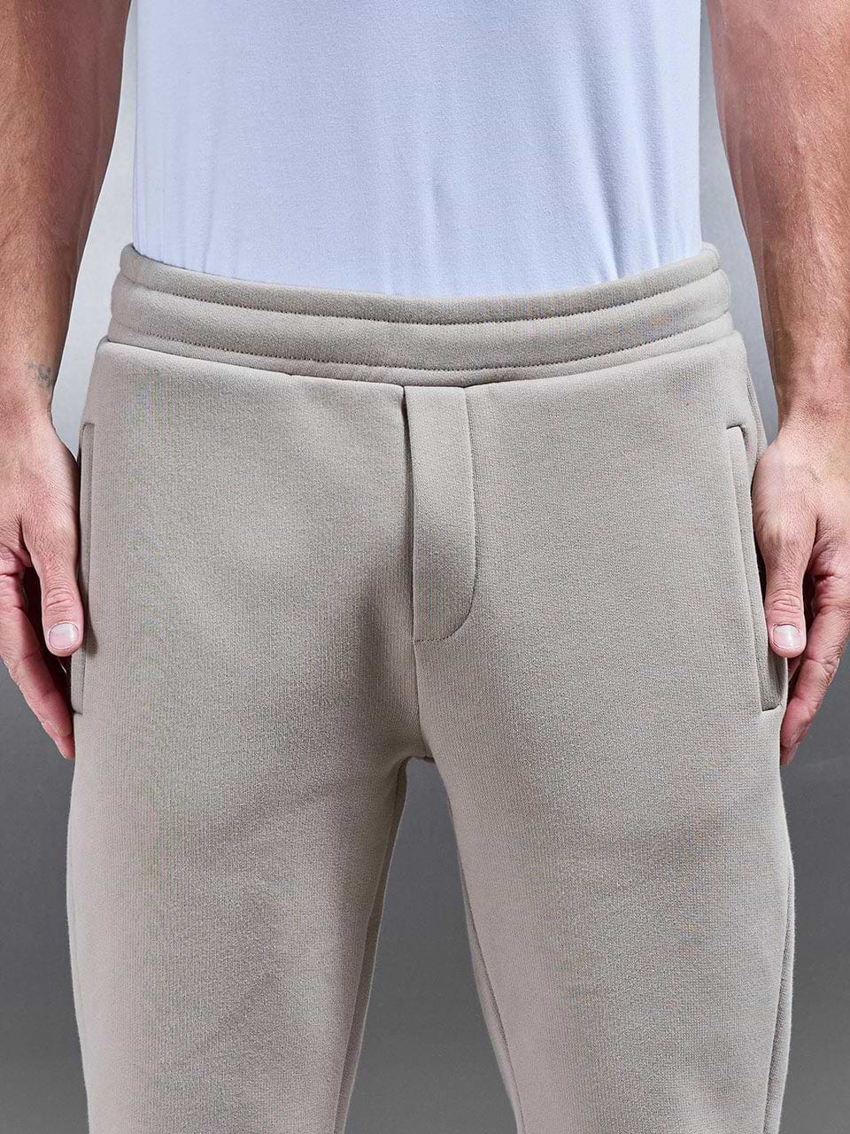 Relaxed Fit Jogger in Stone