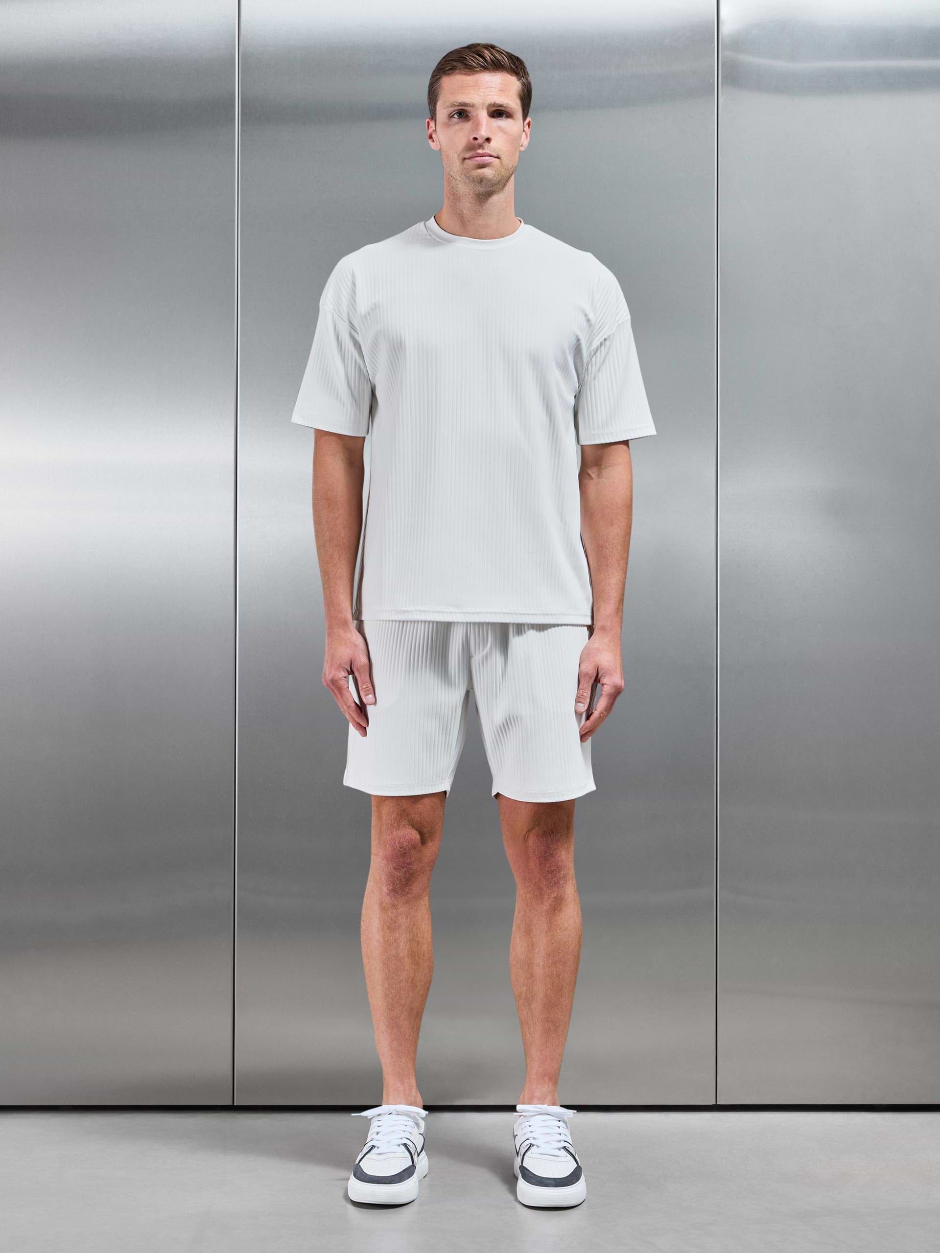 Relaxed Fit Pleated Short in Off White