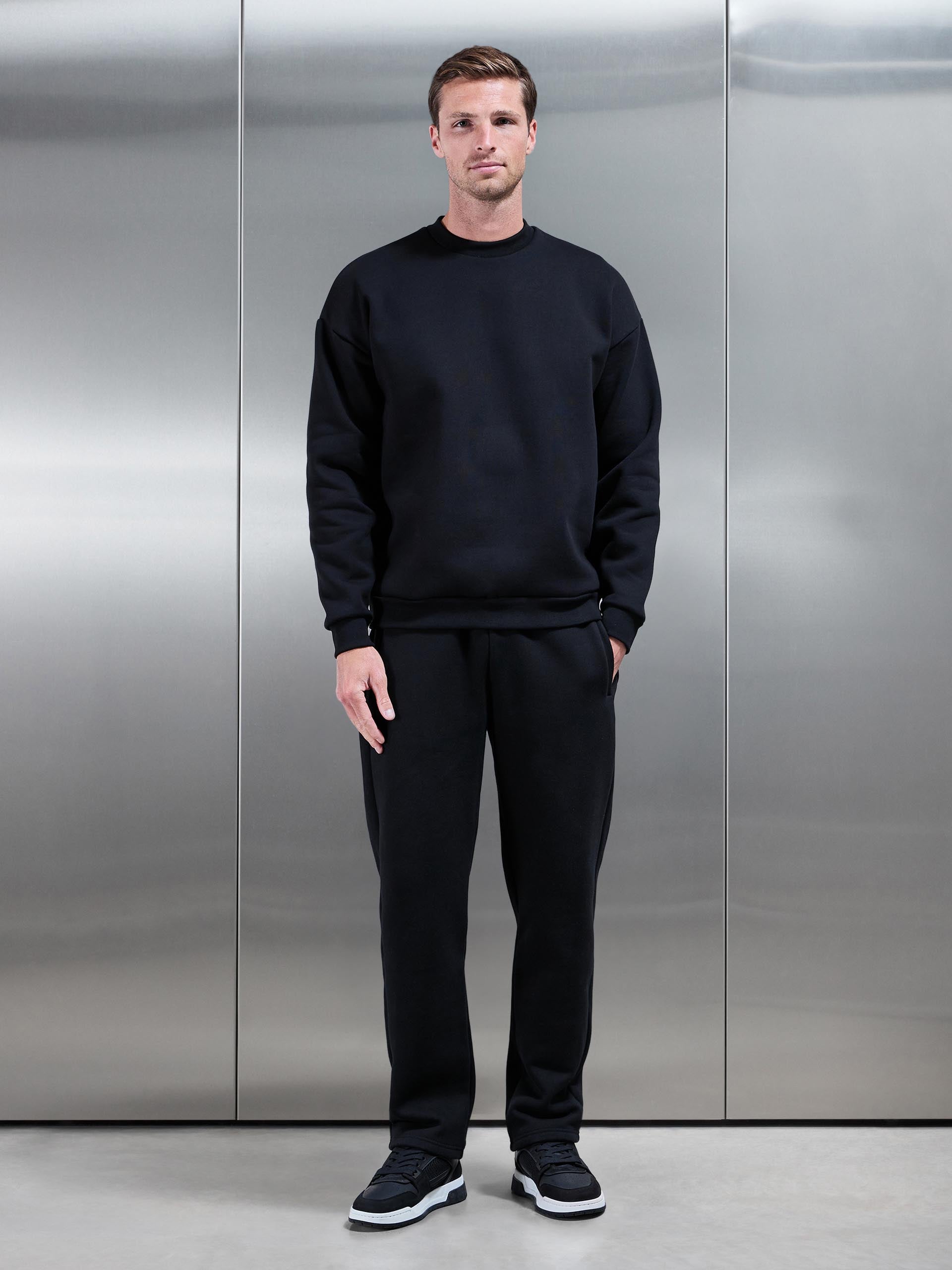 Relaxed Fit Sweatshirt in Black