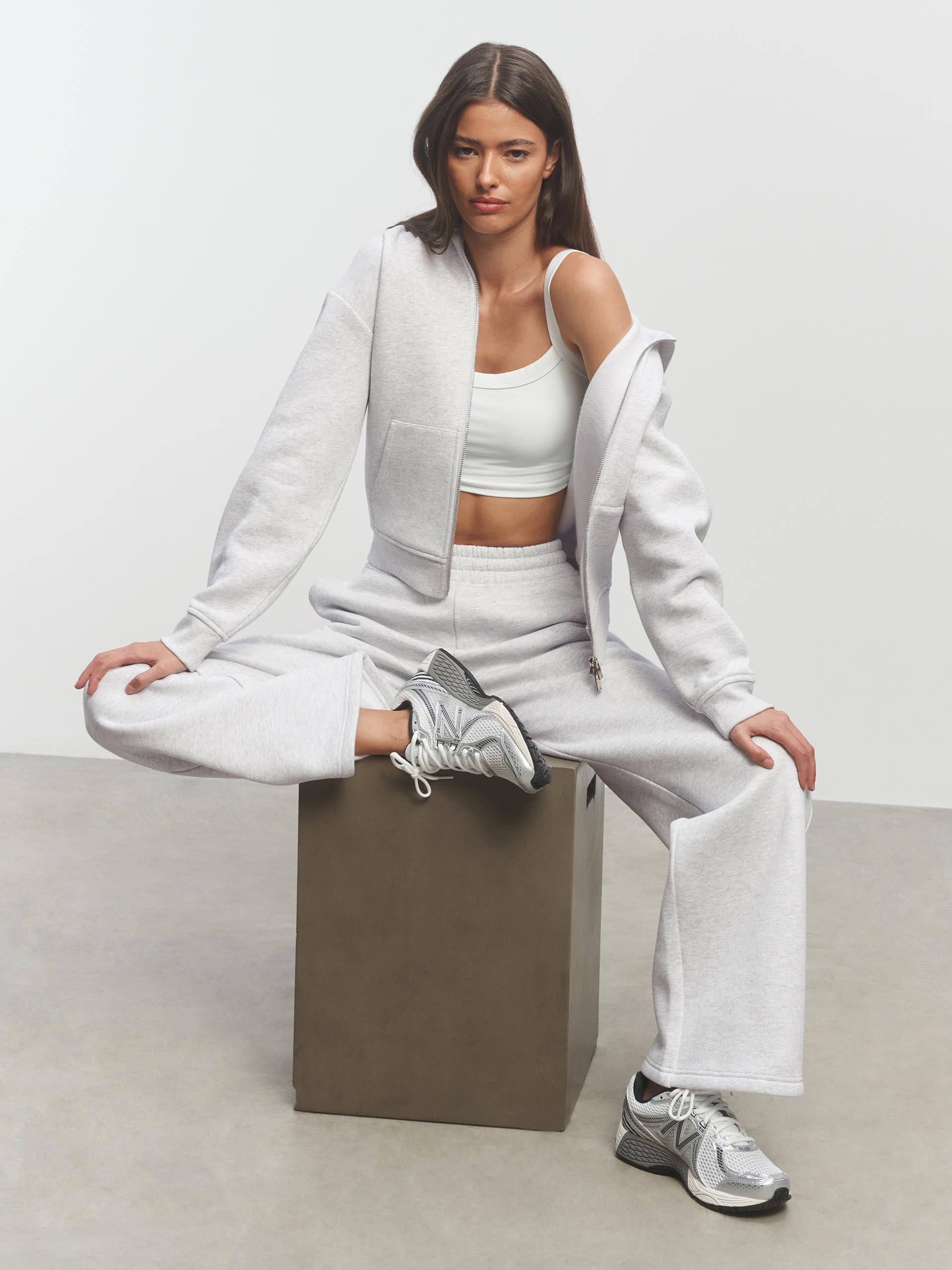 Womens Relaxed Straight Leg Jogger in Marl Grey