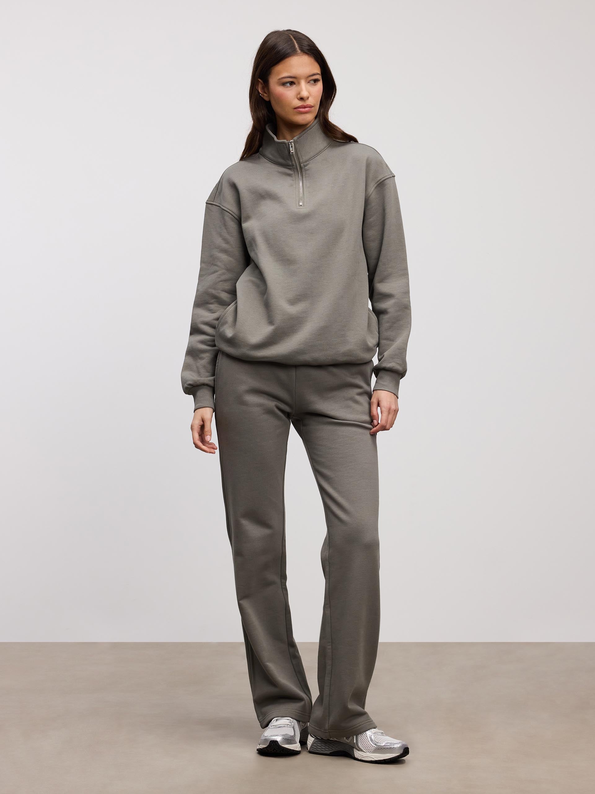 Womens Relaxed Jersey Straight Leg Jogger in Sage