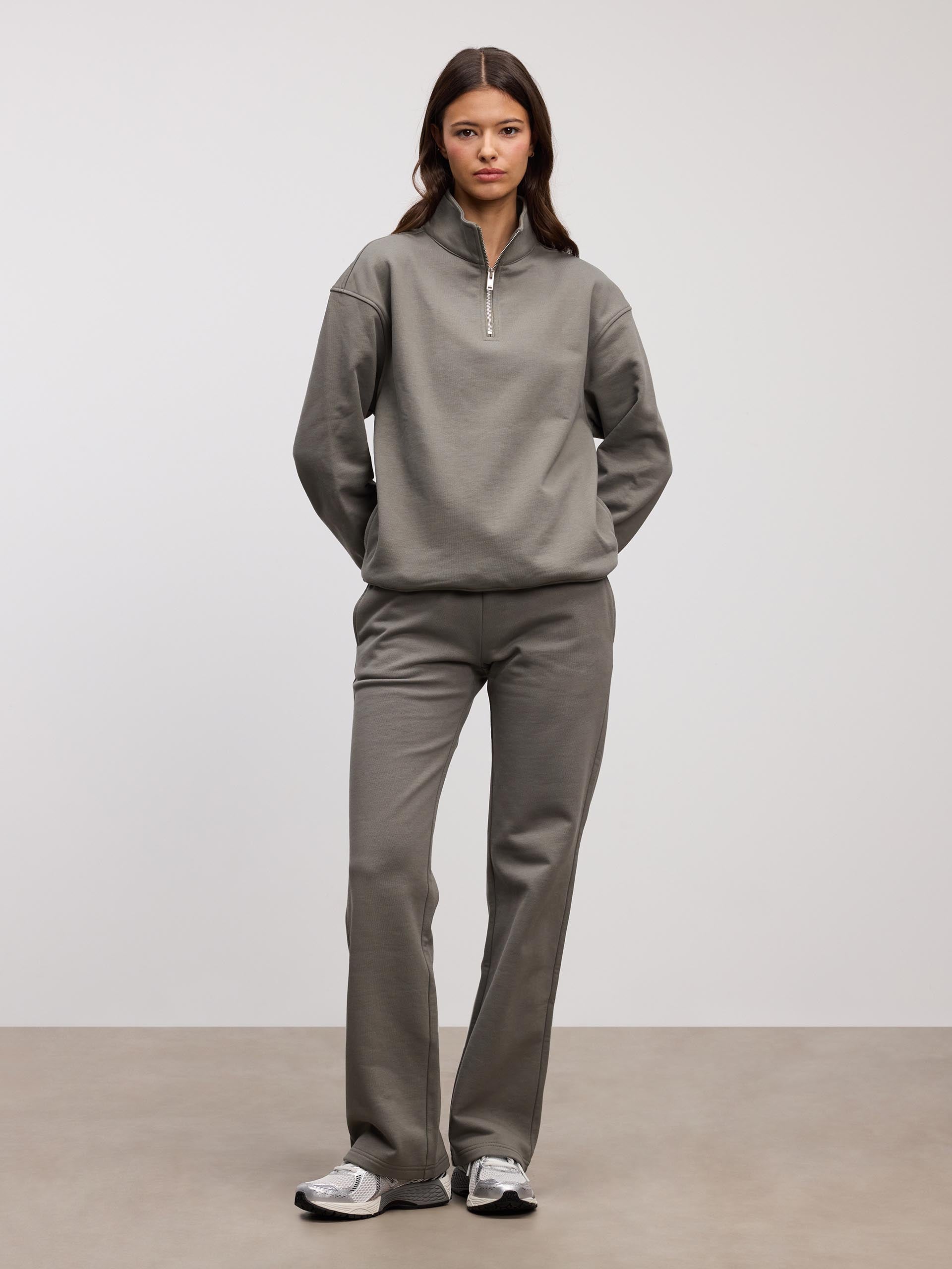Womens Relaxed Jersey Straight Leg Jogger in Sage