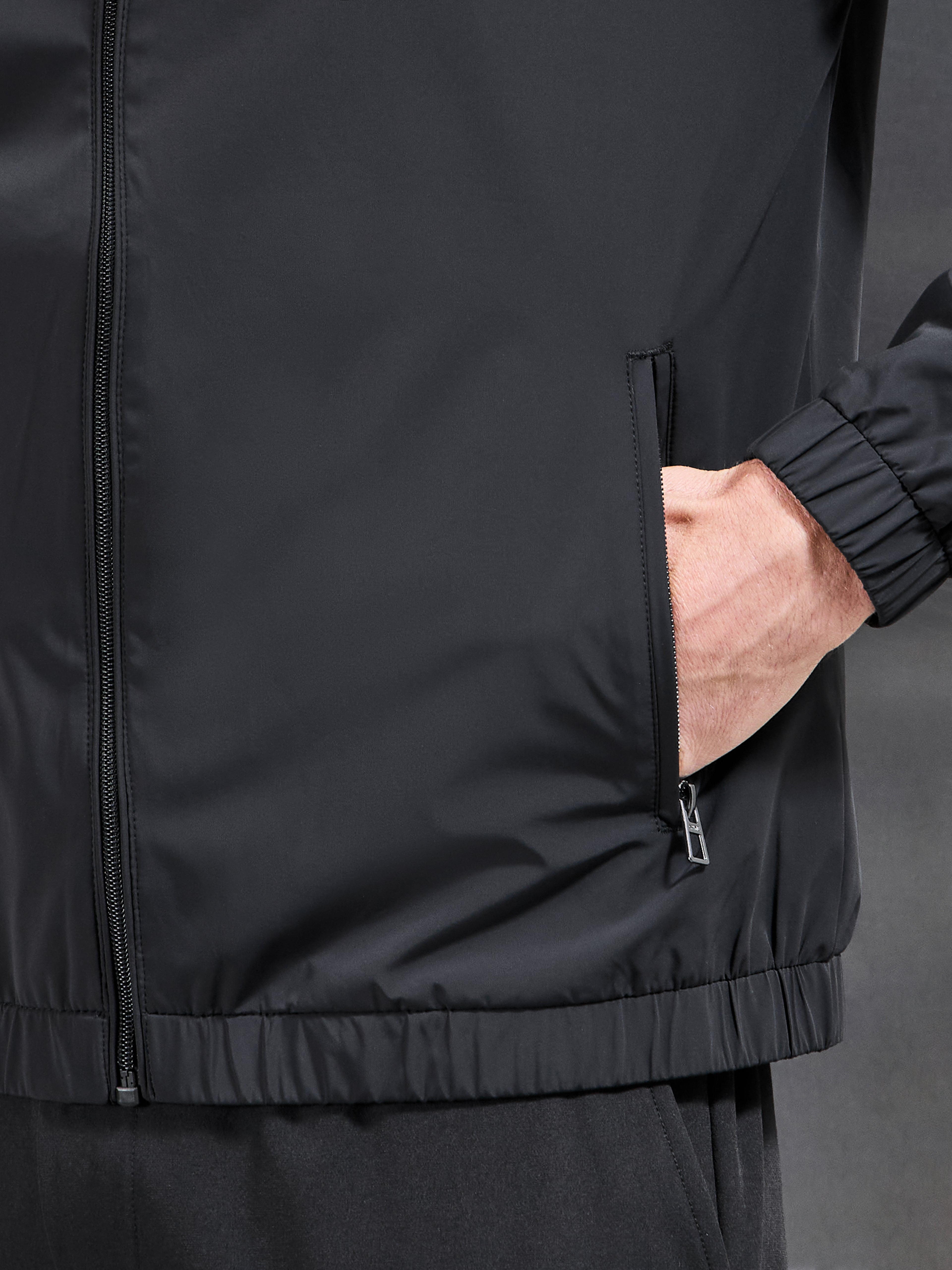 Shell Windbreaker in Black