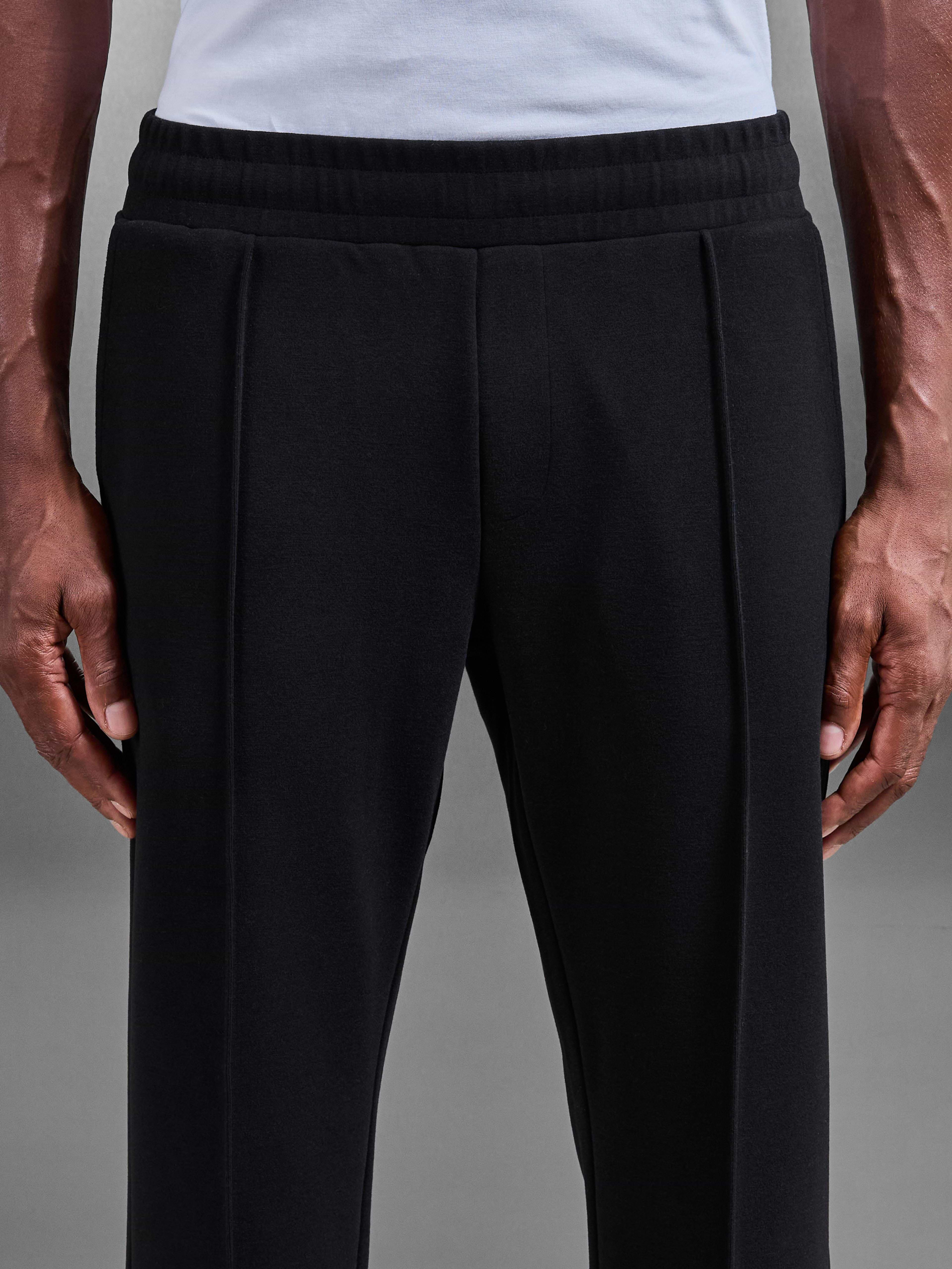 Slim Fit Knitted Jogger in Black