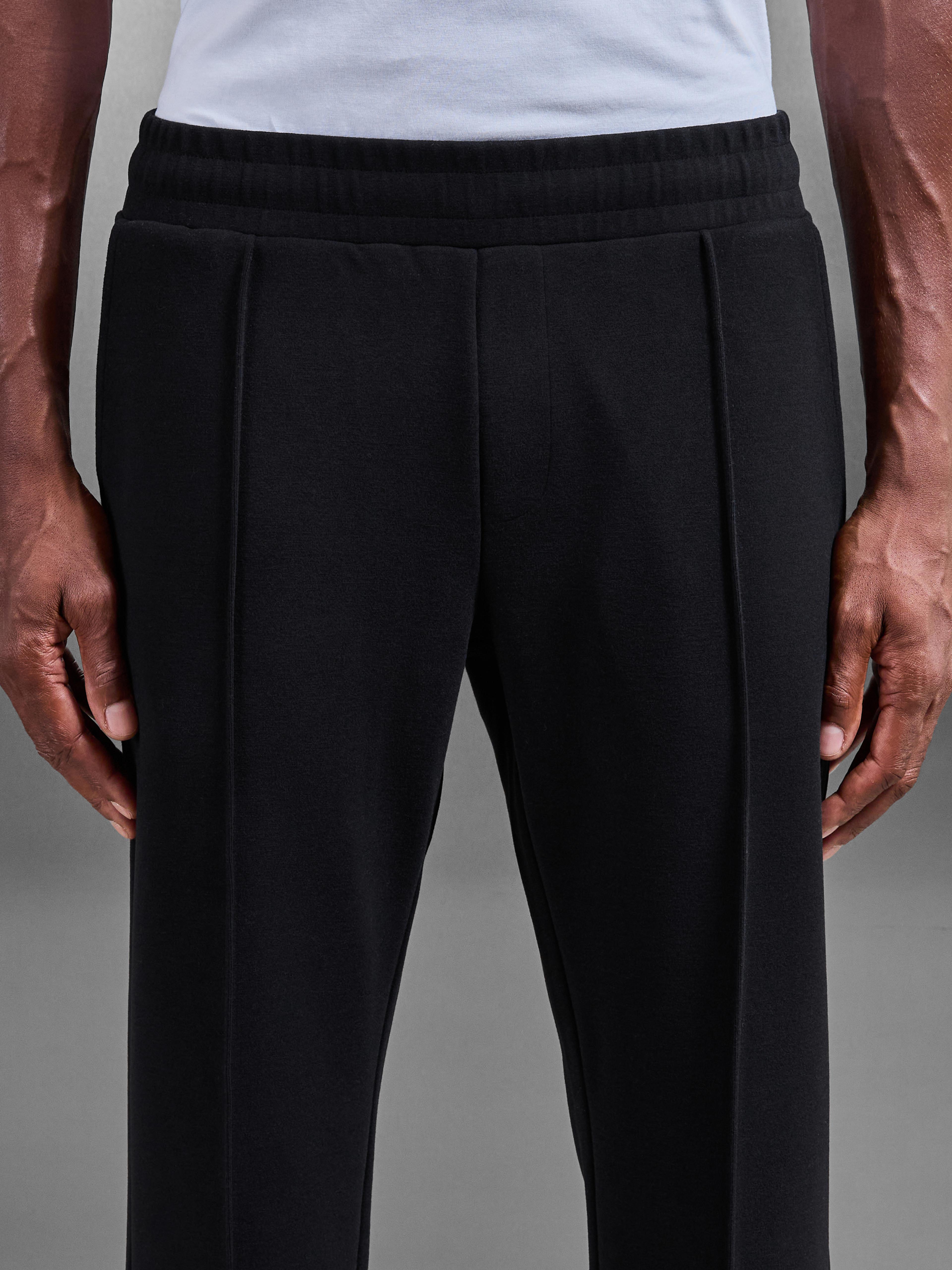 Slim Fit Knitted Jogger in Black