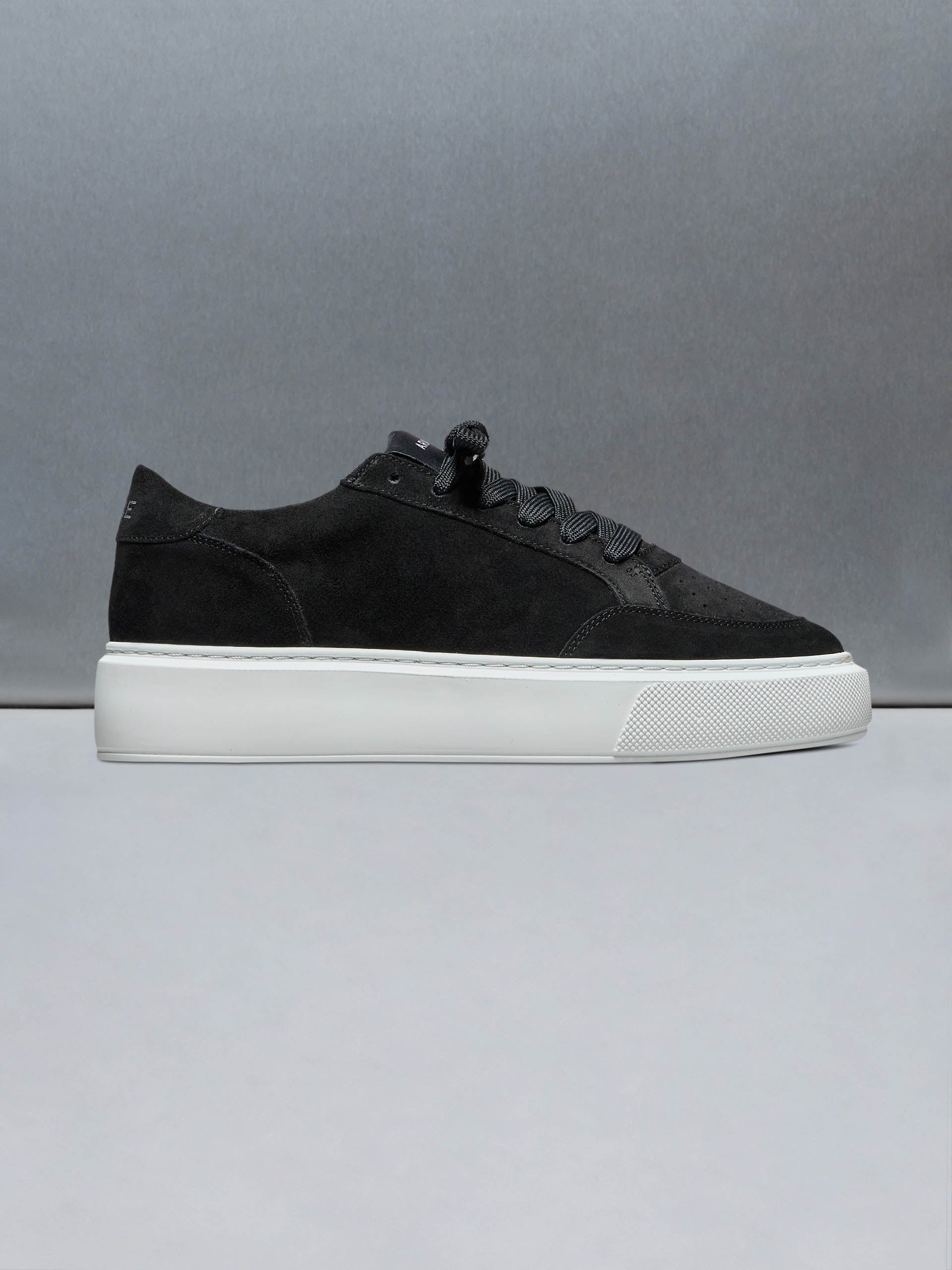 Suede Court 2.0 Trainer in Black