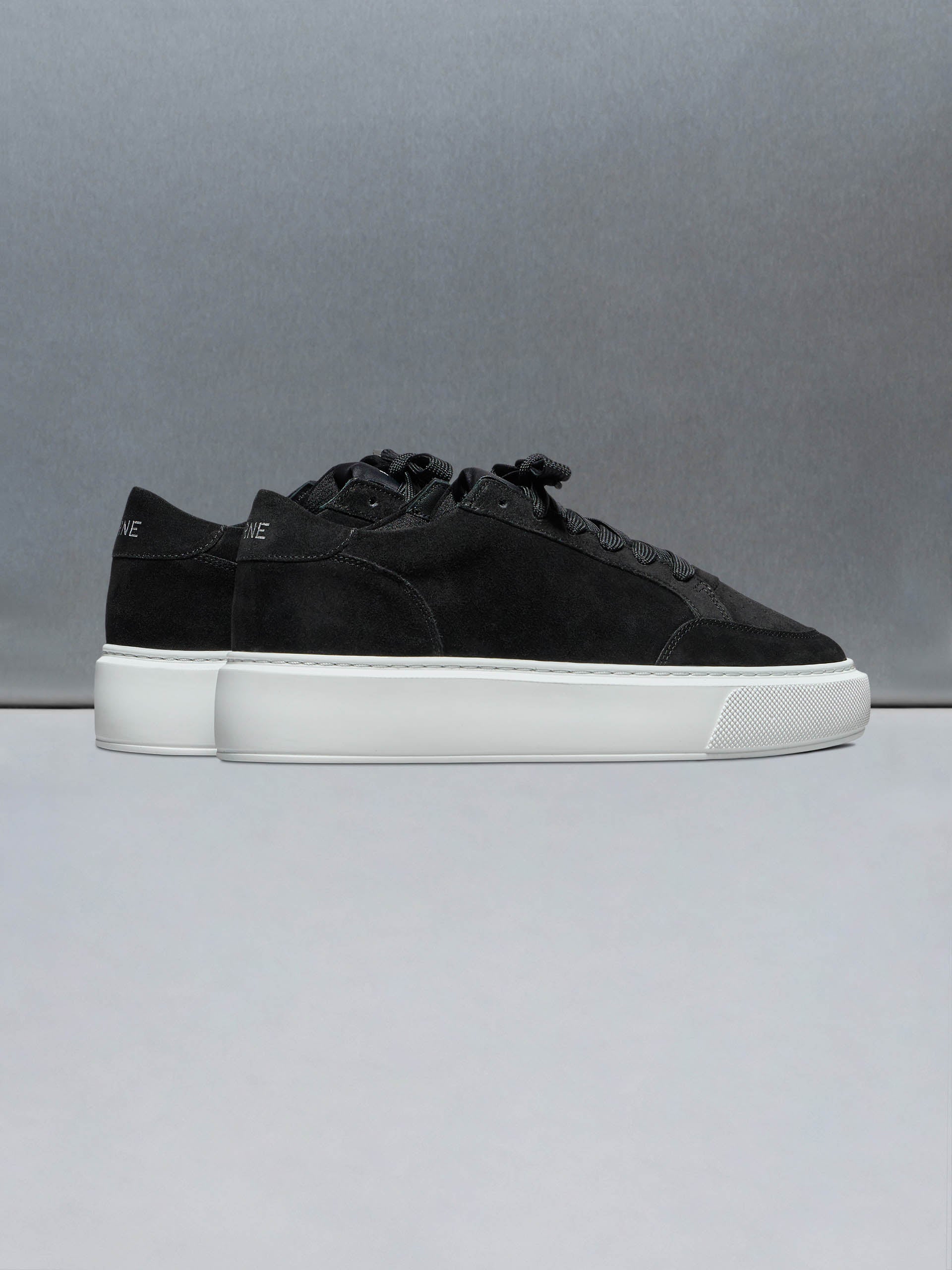 Suede Court 2.0 Trainer in Black