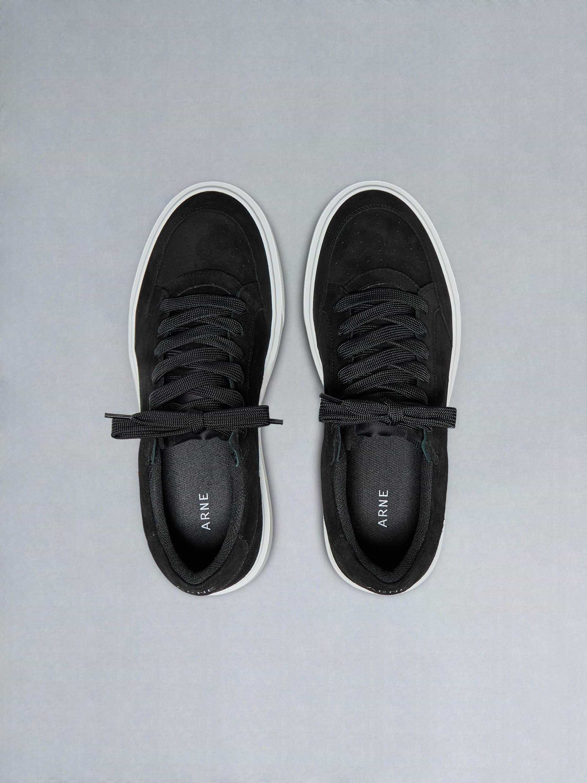 Suede Court 2.0 Trainer in Black
