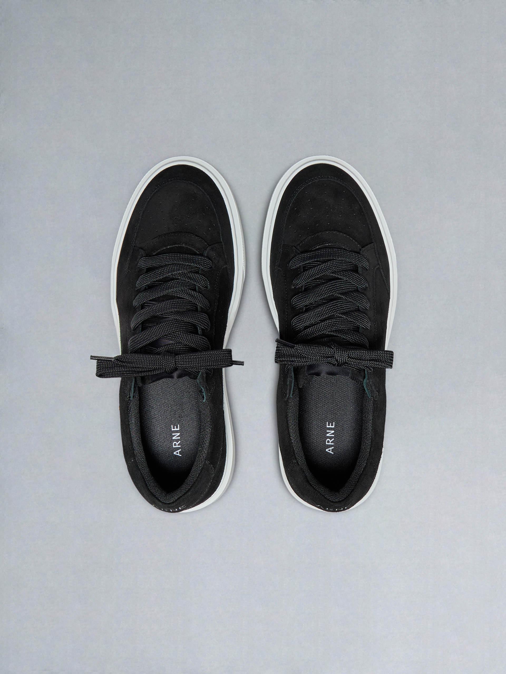 Suede Court 2.0 Trainer in Black