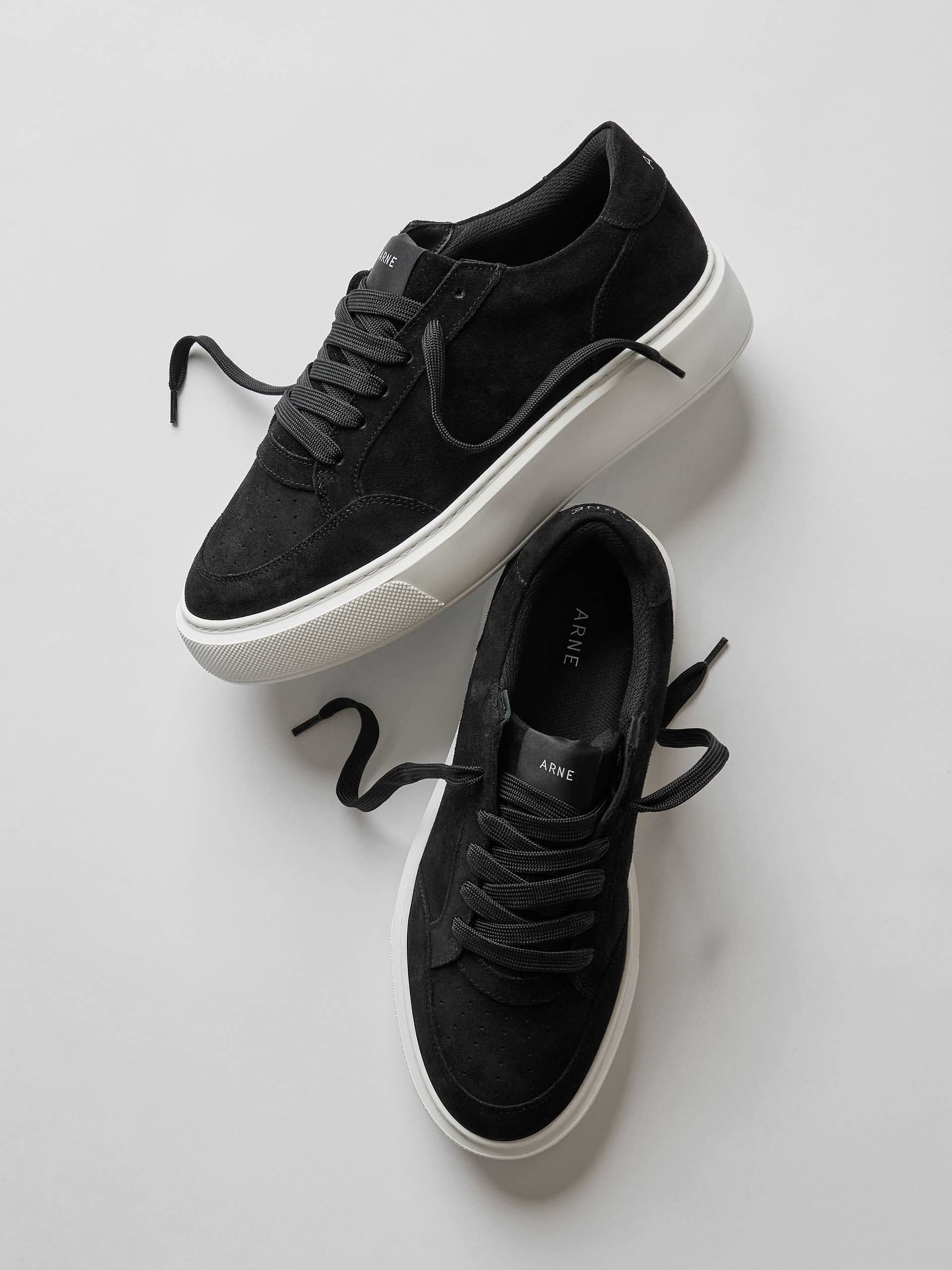 Suede Court 2.0 Trainer in Black