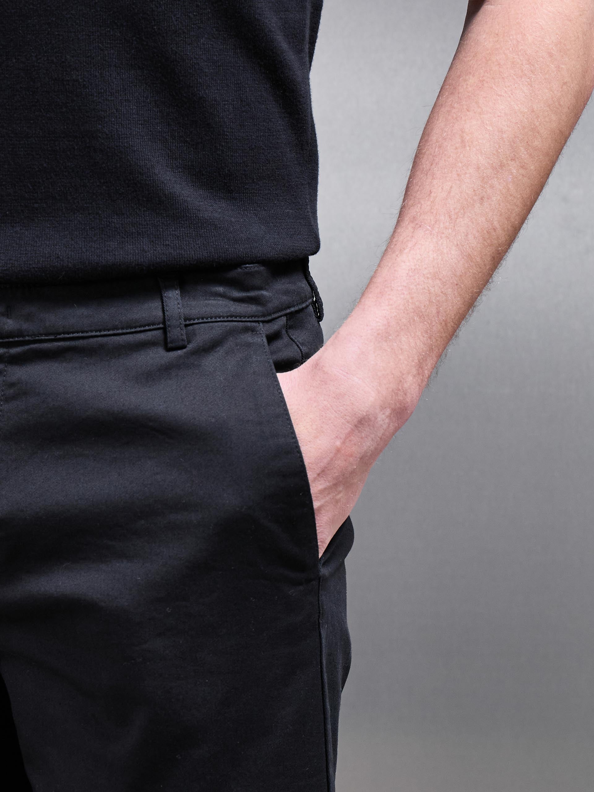 Slim Chino Short in Black