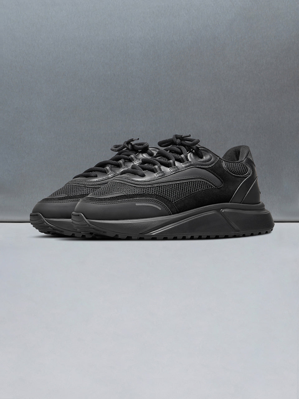 Technical Runner 2.0 in Triple Black
