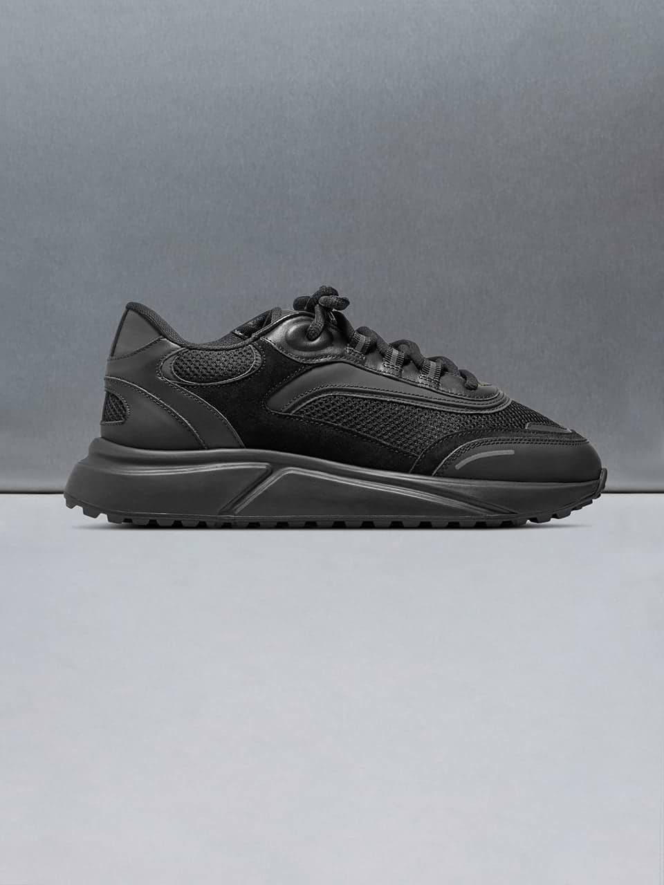 Technical Runner 2.0 in Triple Black