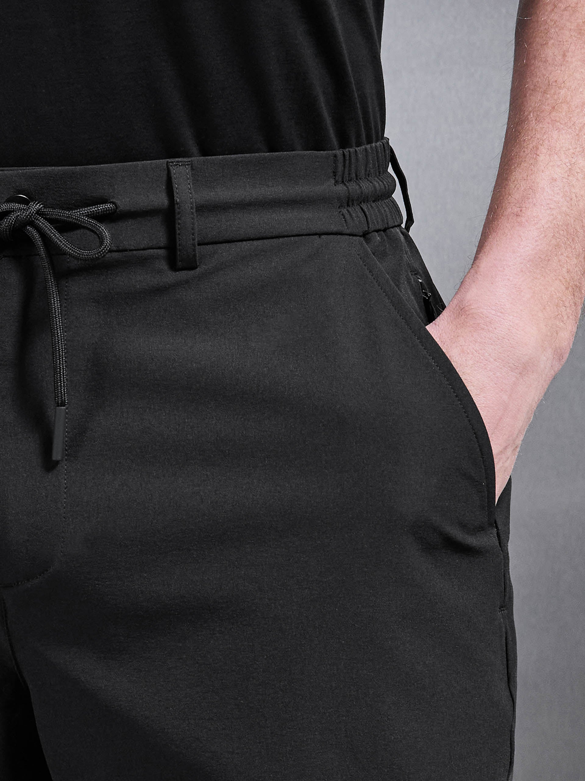 Technical Stretch Chino Short in Black