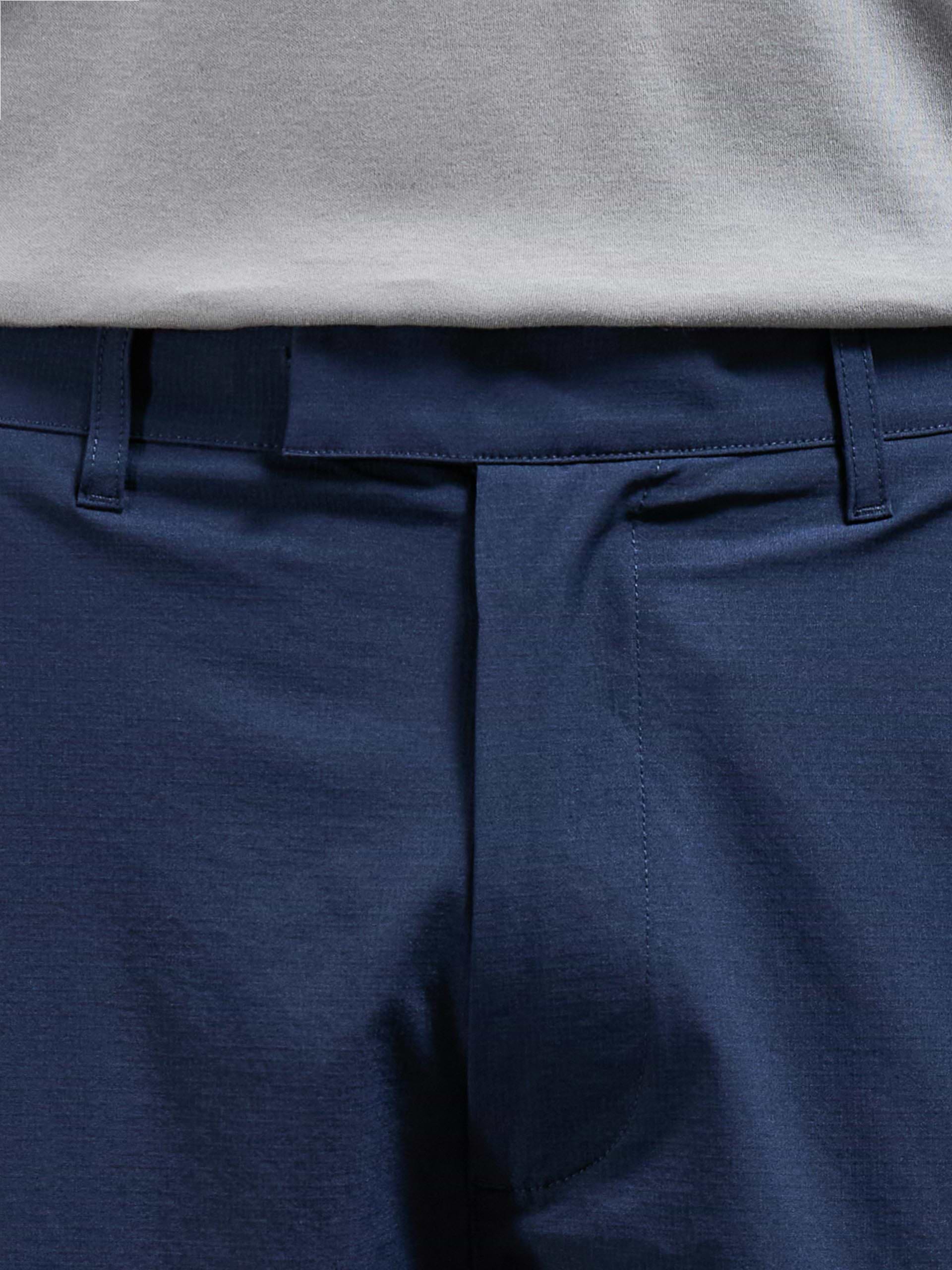 Technical Tailored Short in Navy