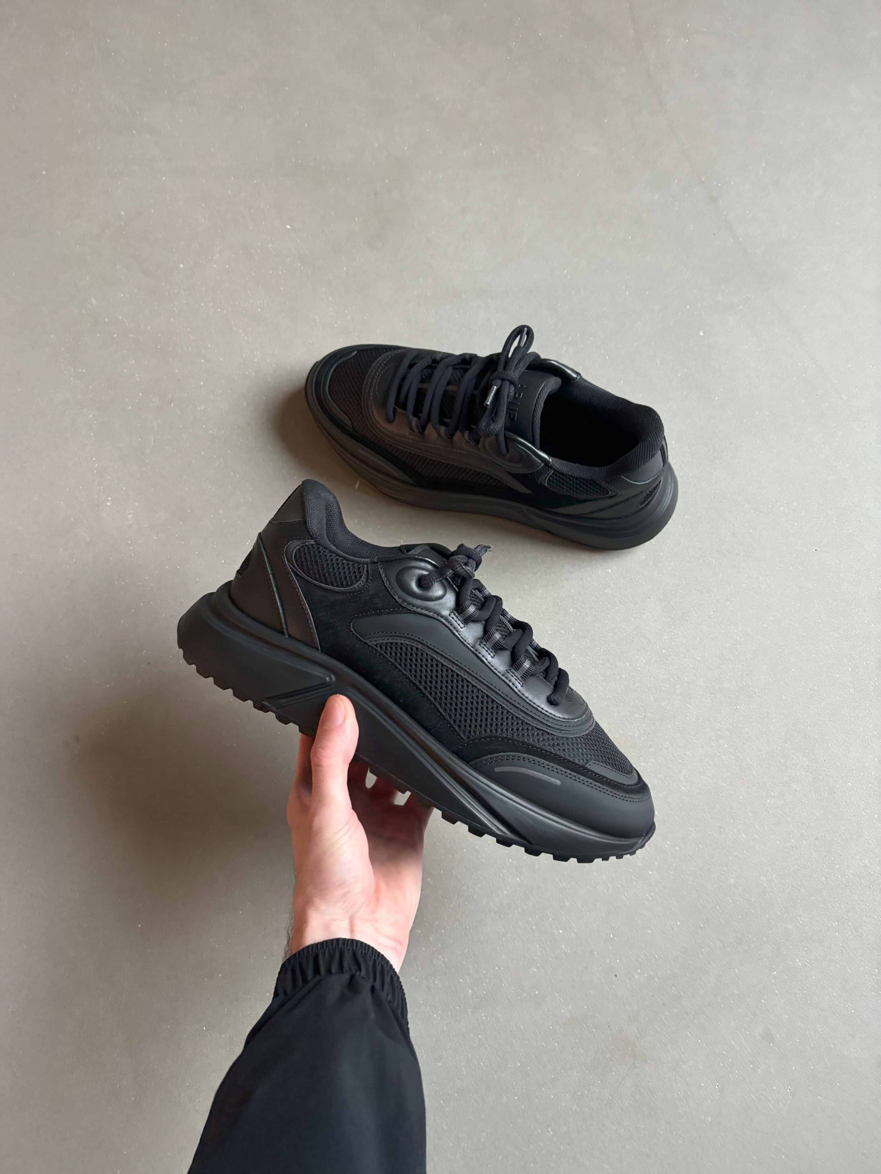 Technical Runner 2.0 in Triple Black