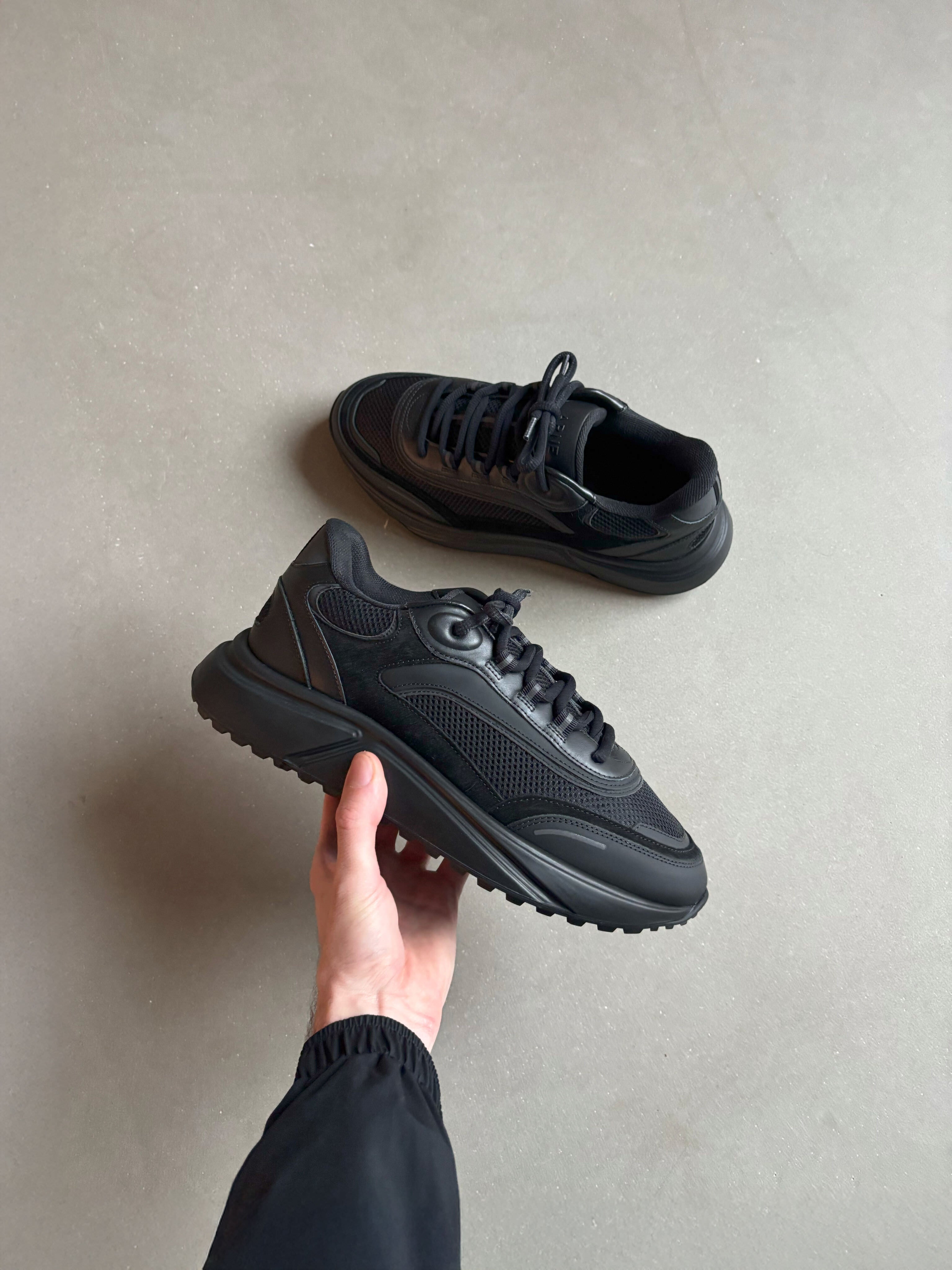 Technical Runner 2.0 in Triple Black