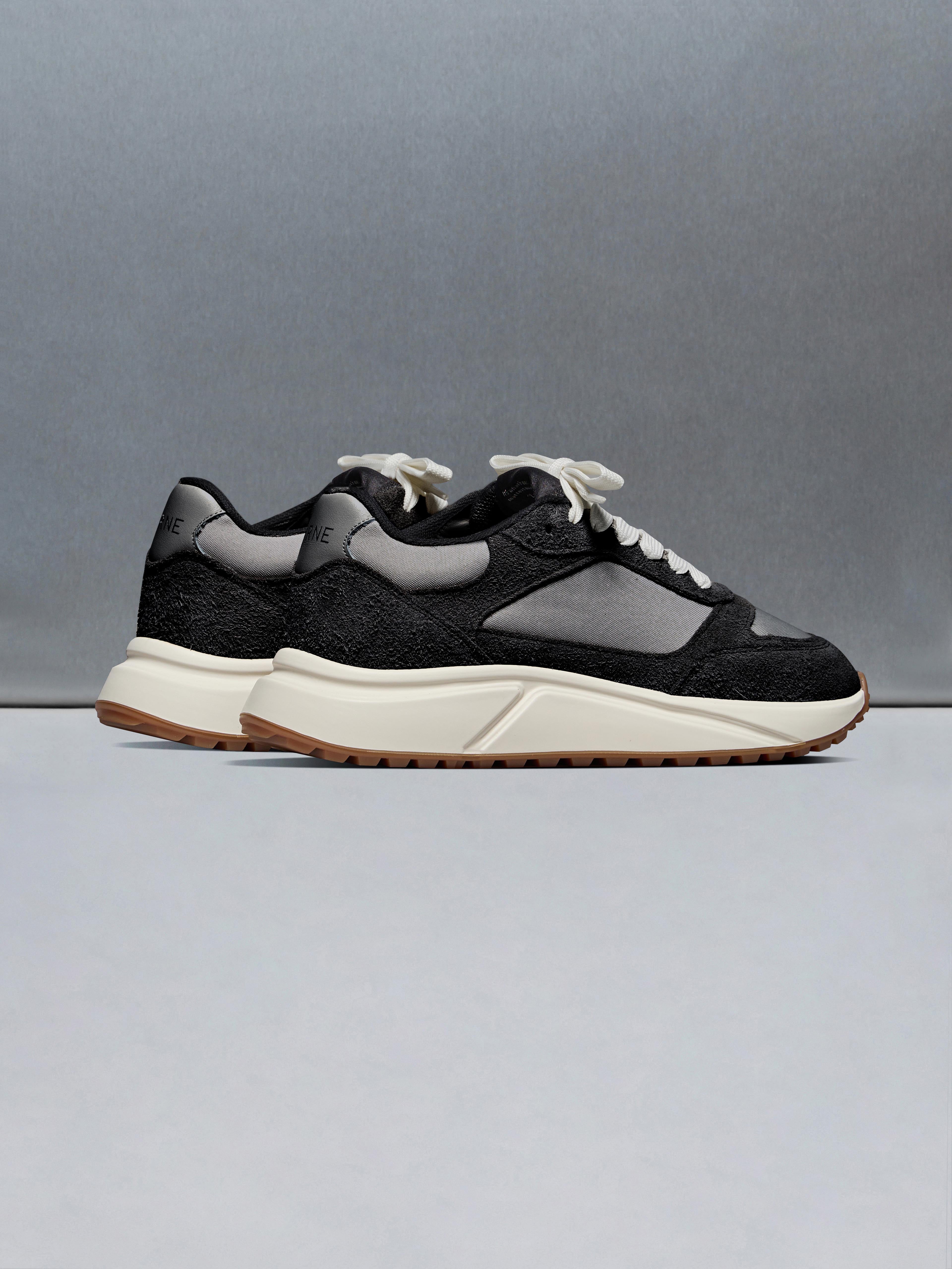 Technical Runner Neo in Black Grey