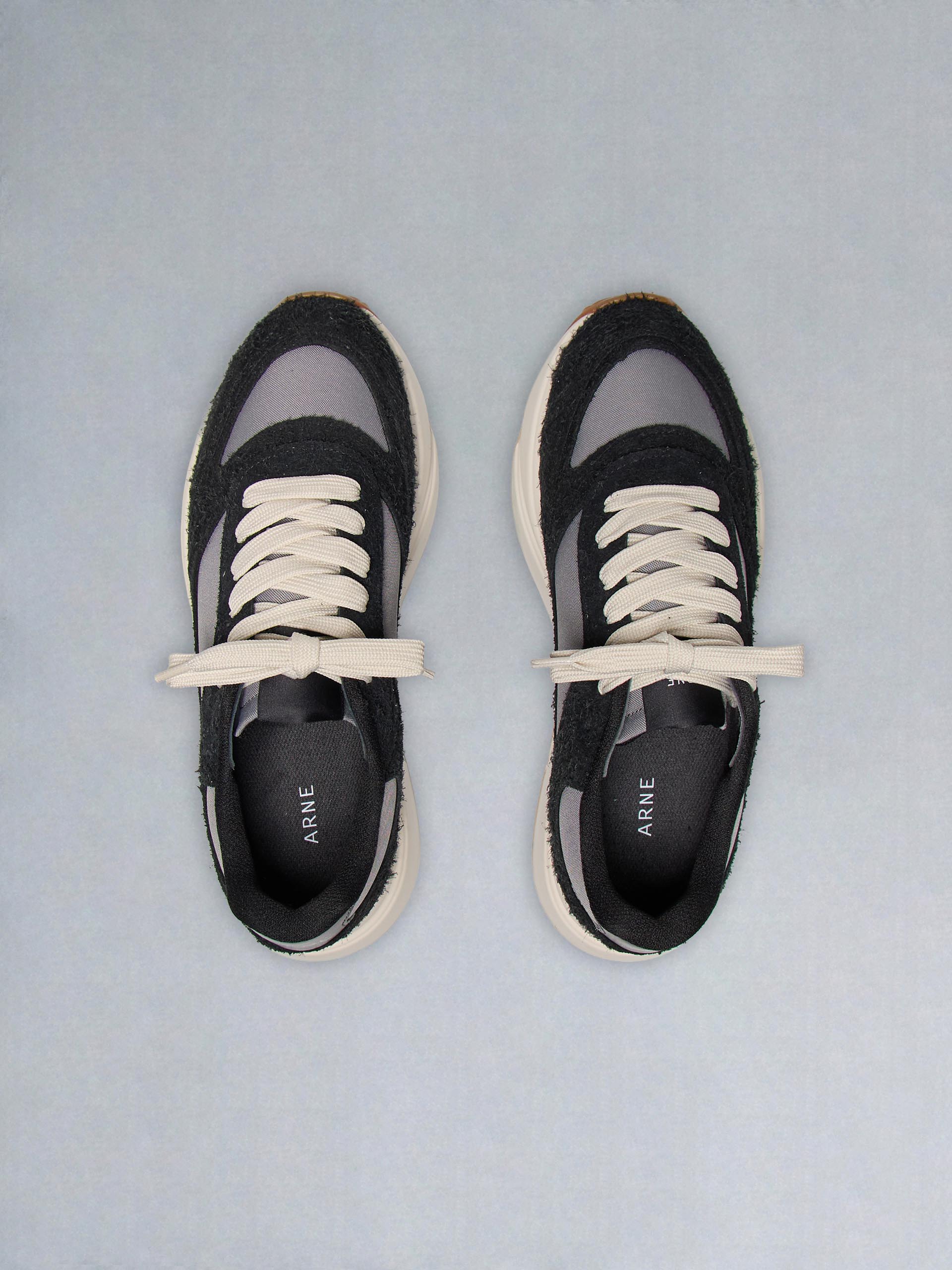 Technical Runner Neo in Black Grey