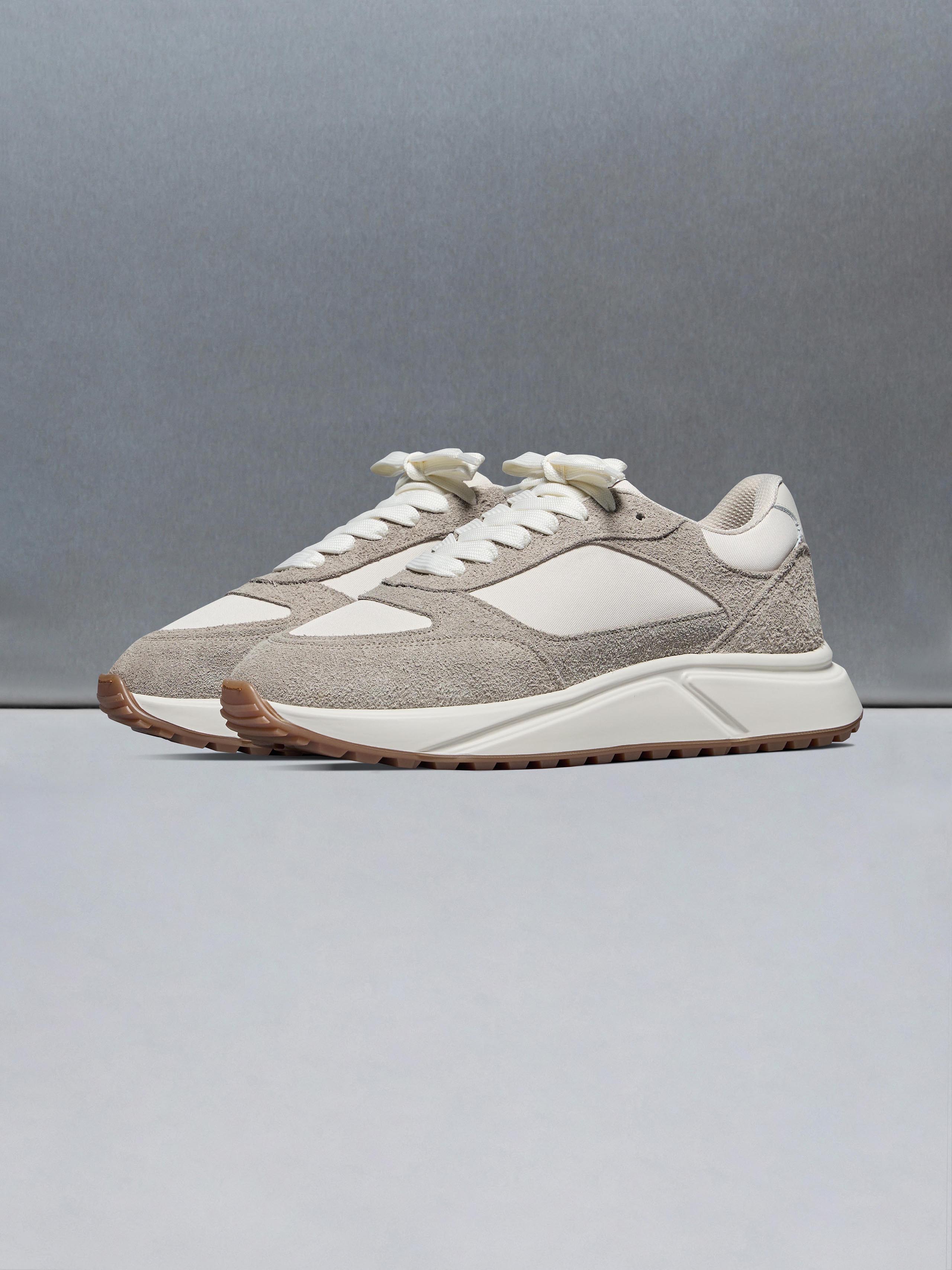 Technical Runner Neo in Beige Off White