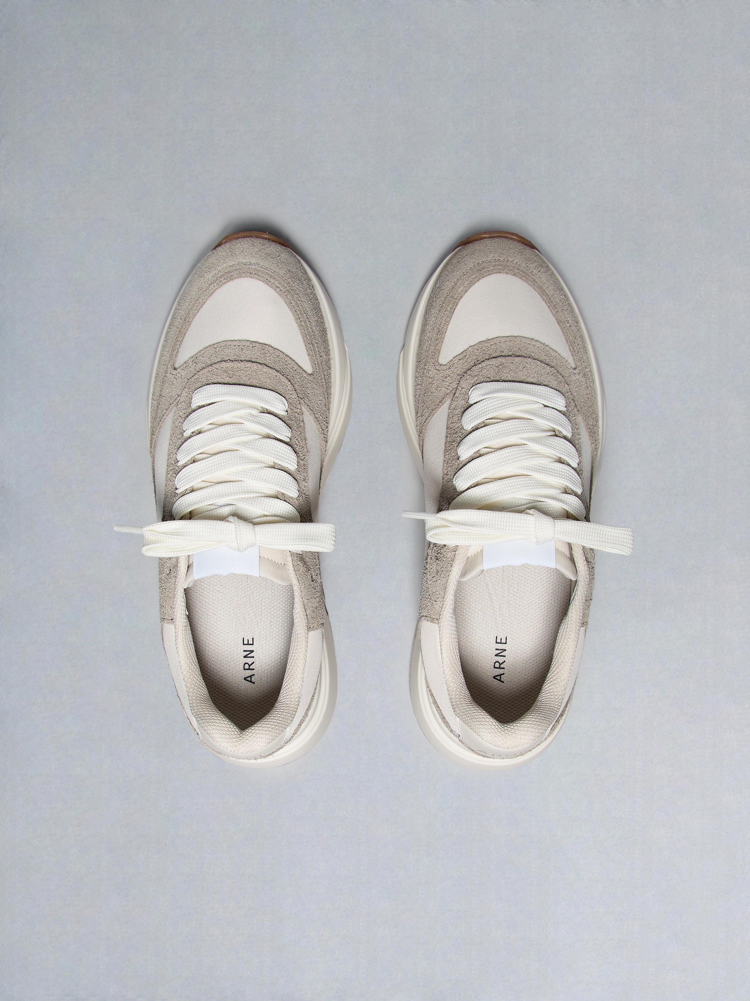 Technical Runner Neo in Beige Off White