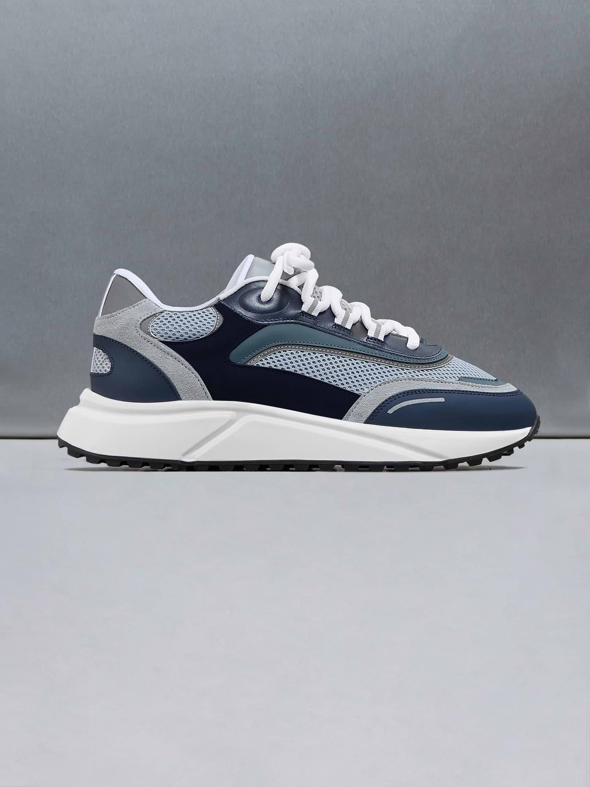 Technical Runner 2.0 in Air Force Blue