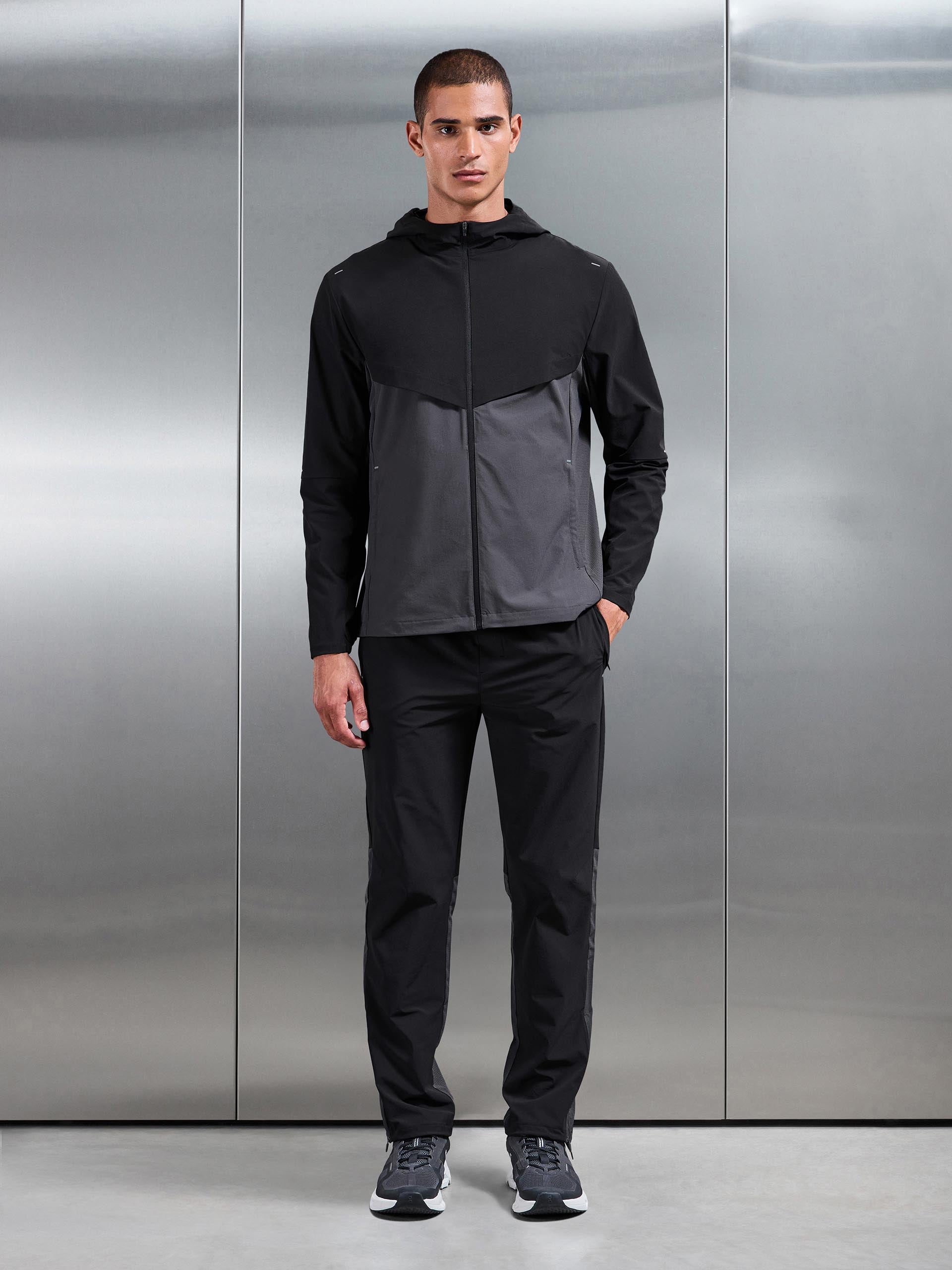 Utility Trail Windbreaker in Black