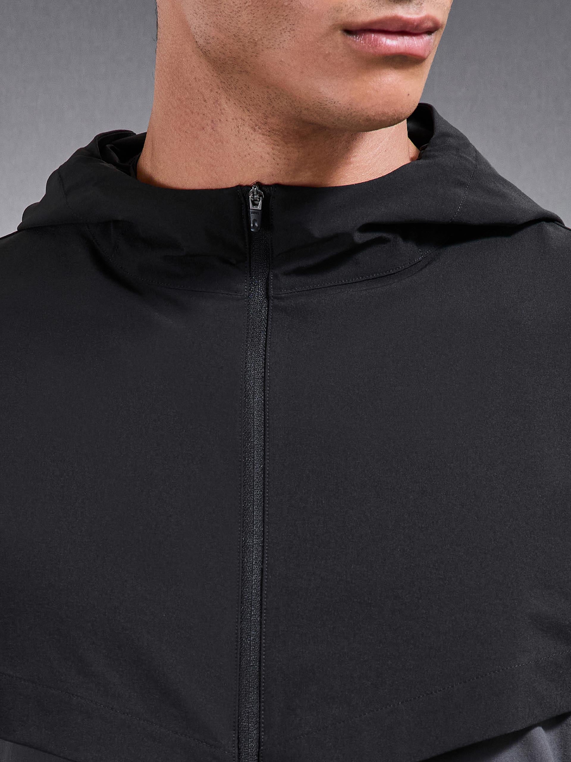 Utility Trail Windbreaker in Black