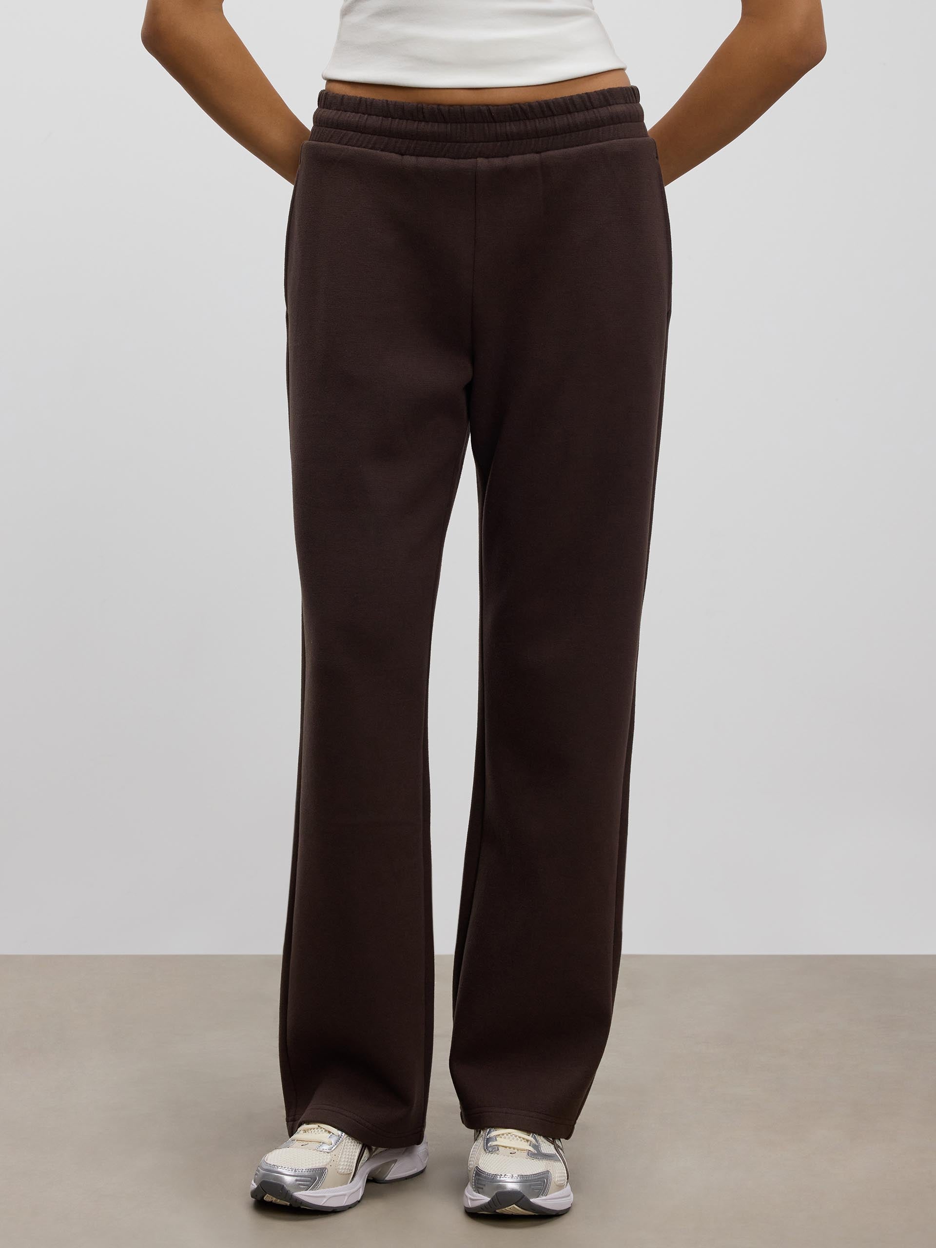 Womens Knitted Straight Leg Jogger in Brown