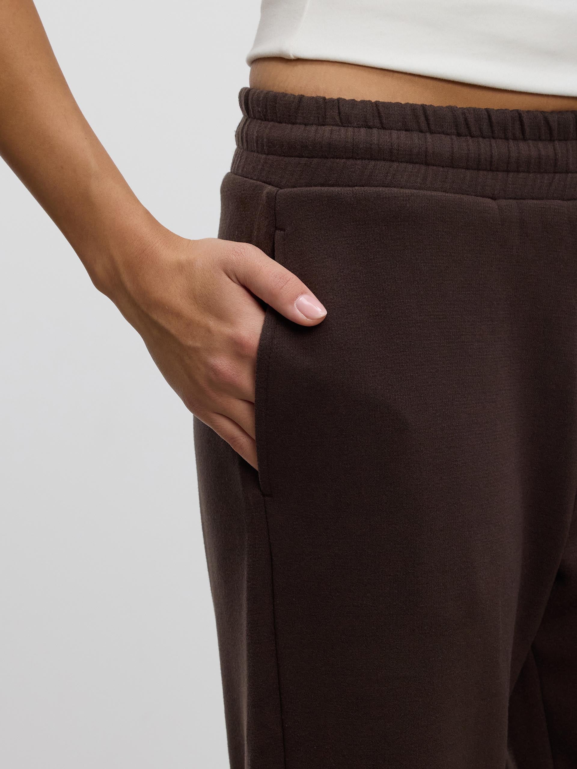 Womens Knitted Straight Leg Jogger in Brown