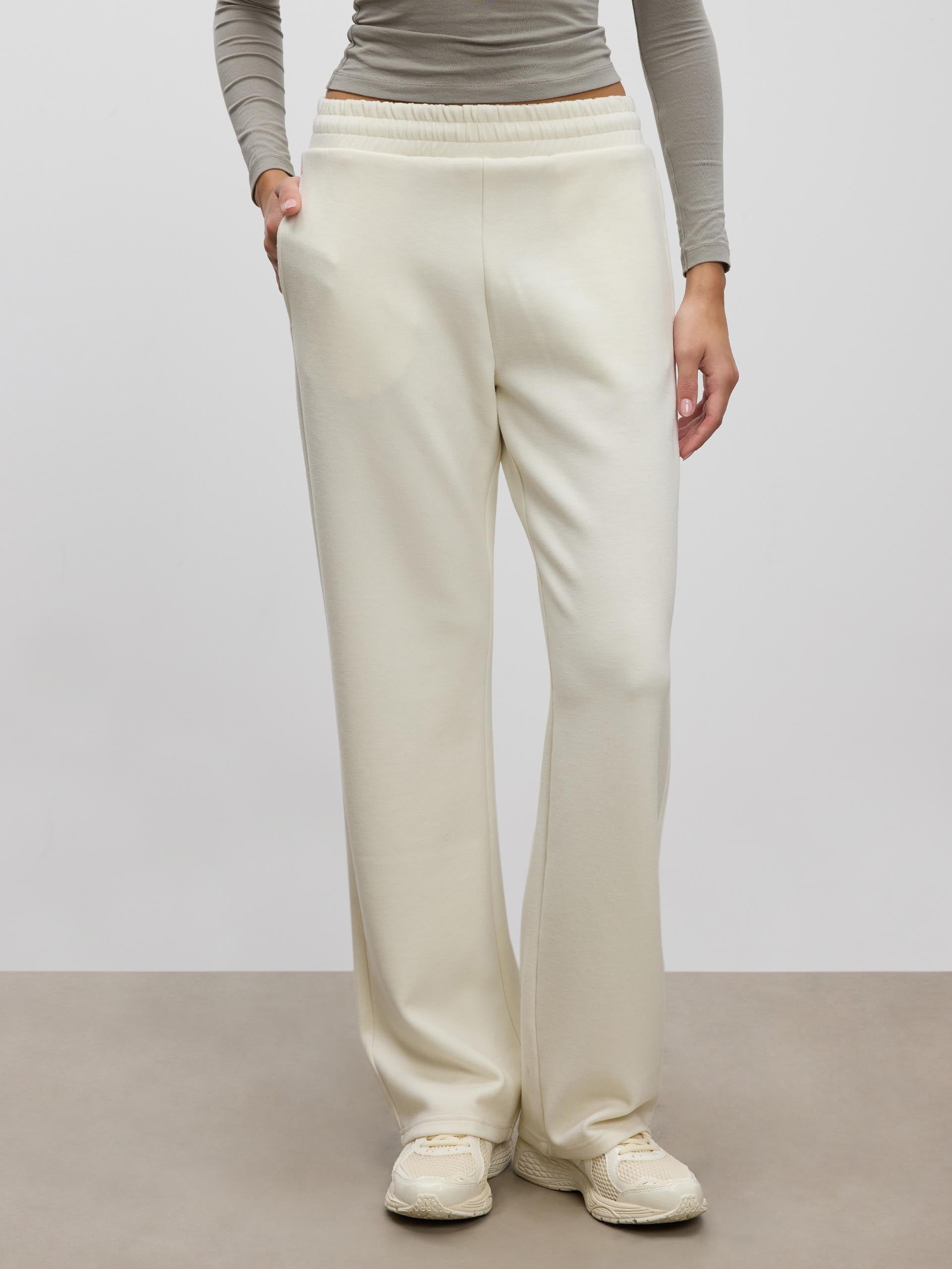 Womens Knitted Straight Leg Jogger in Ecru