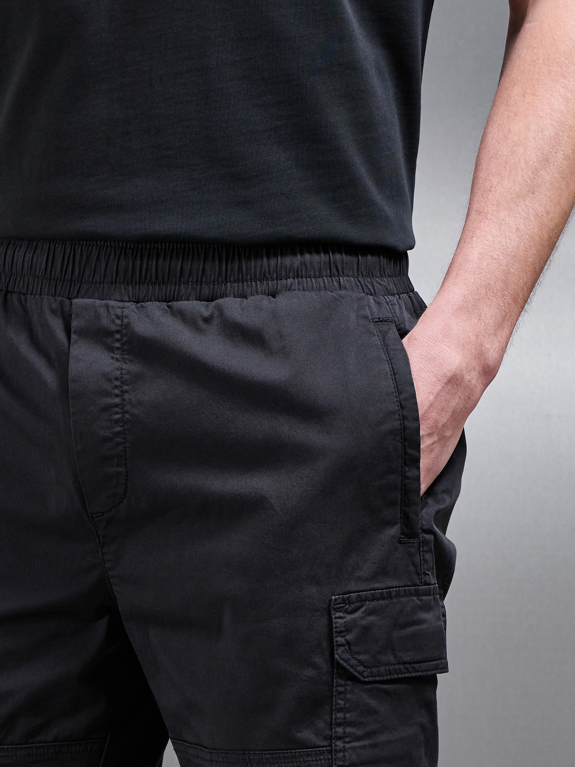 Worker Cotton Cargo Short in Black