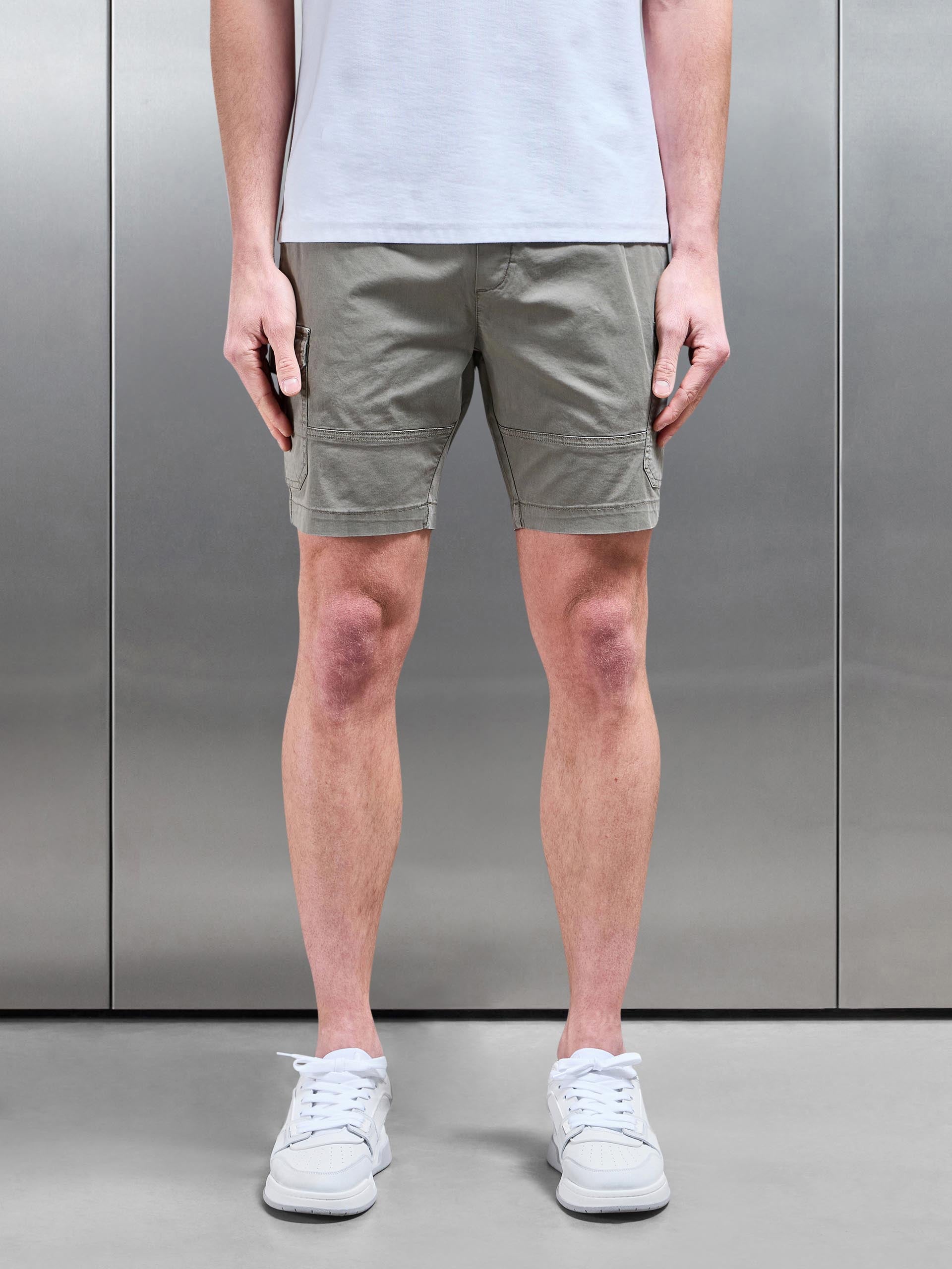 Worker Cotton Cargo Short in Olive