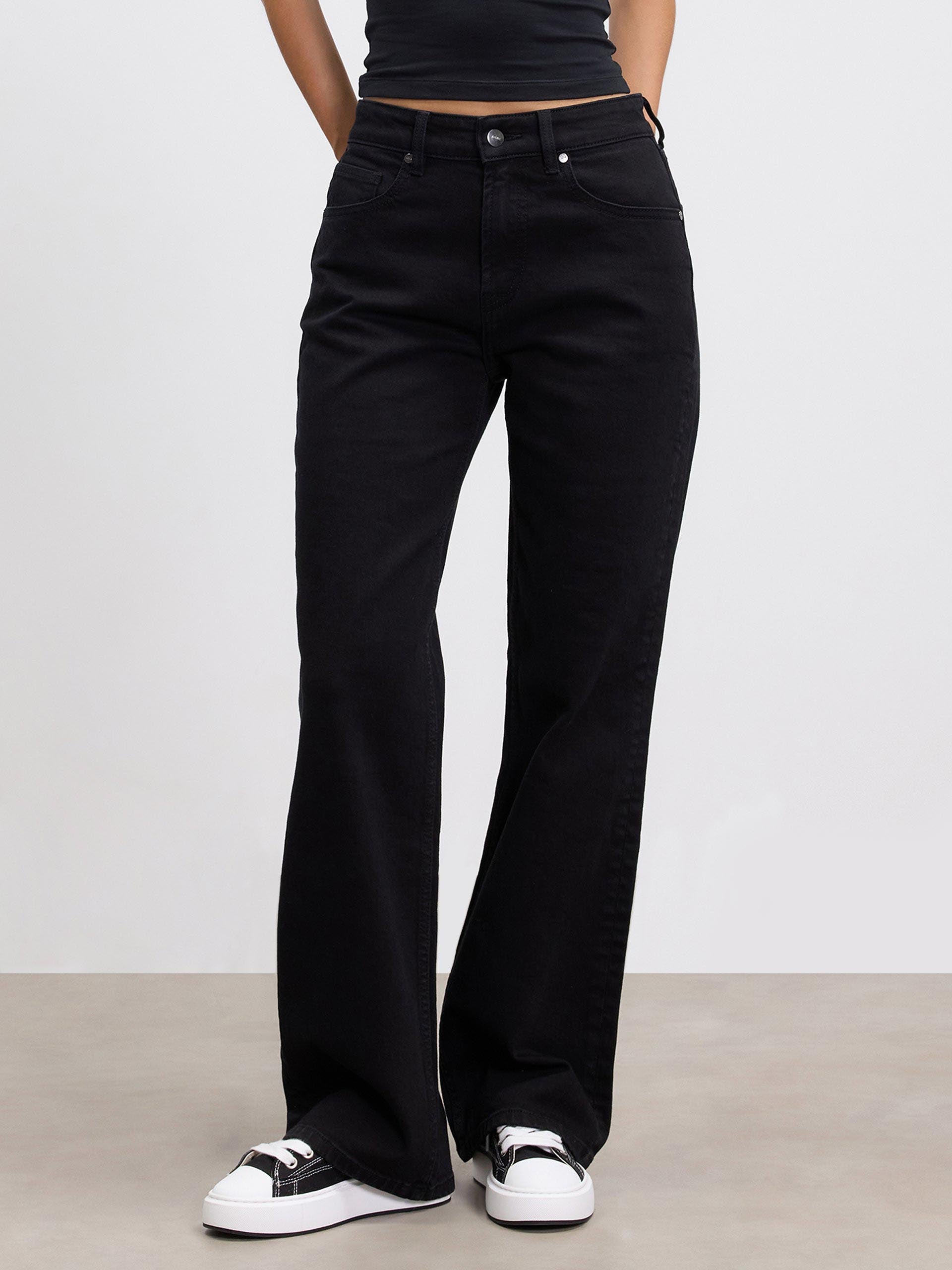 Womens Straight Leg Denim Jeans in Black