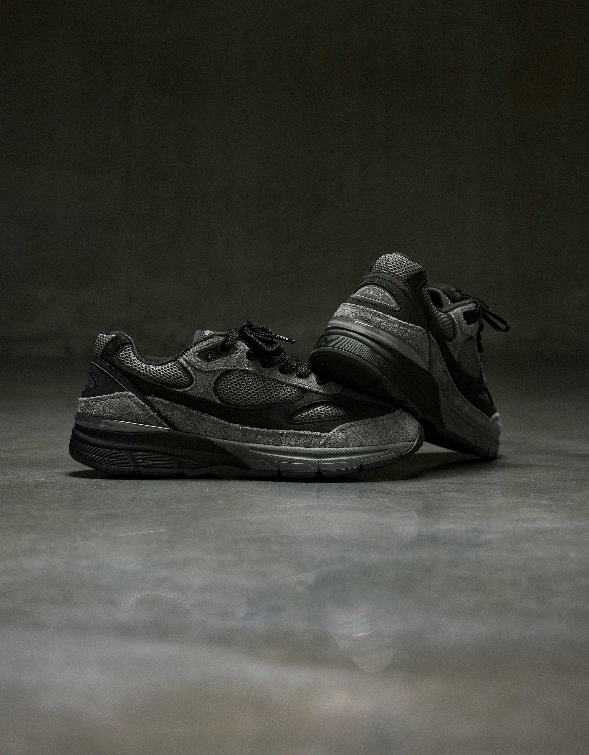 A-Tech 18 in Charcoal Black