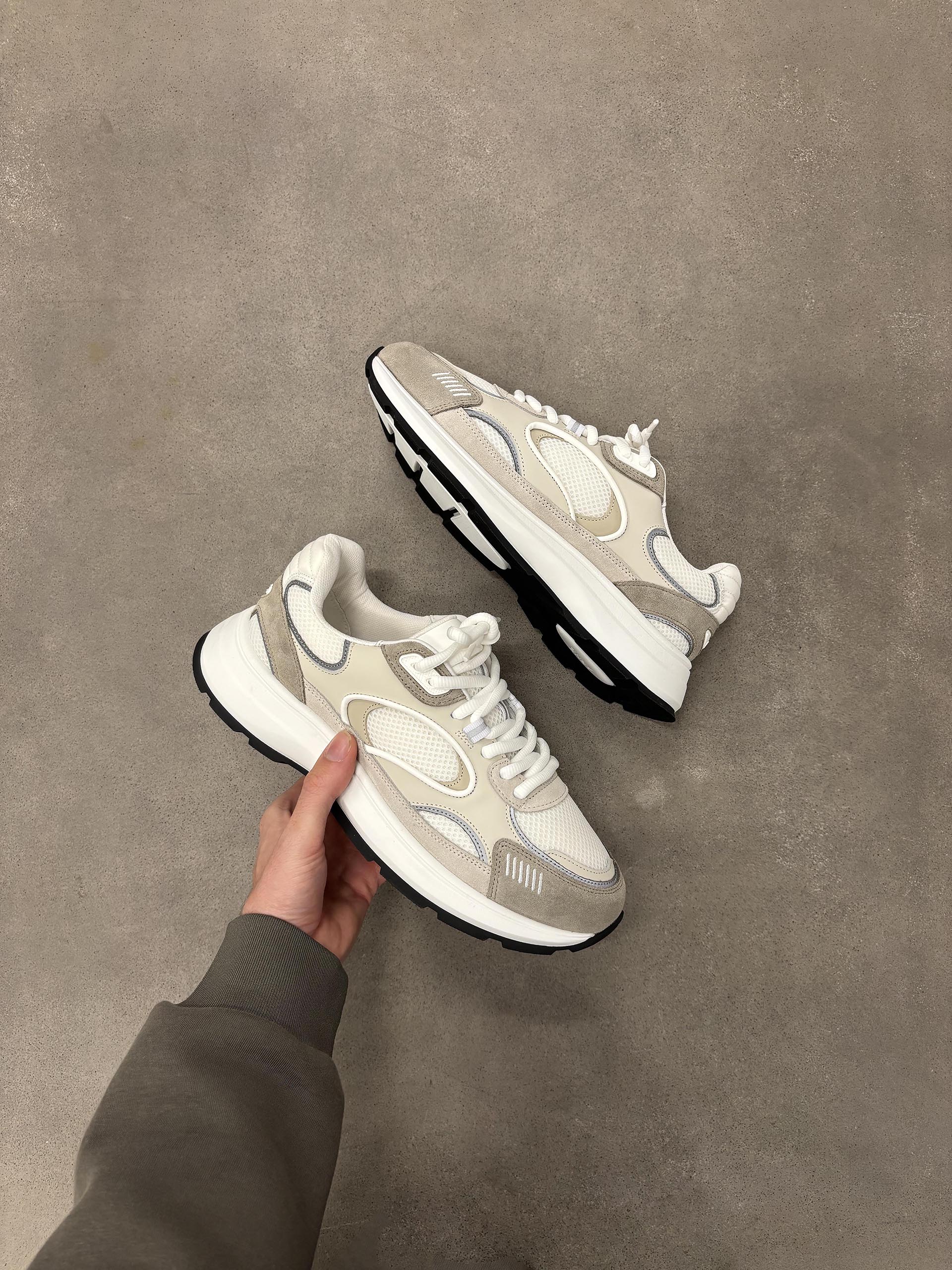 Circuit Trainer in White Stone